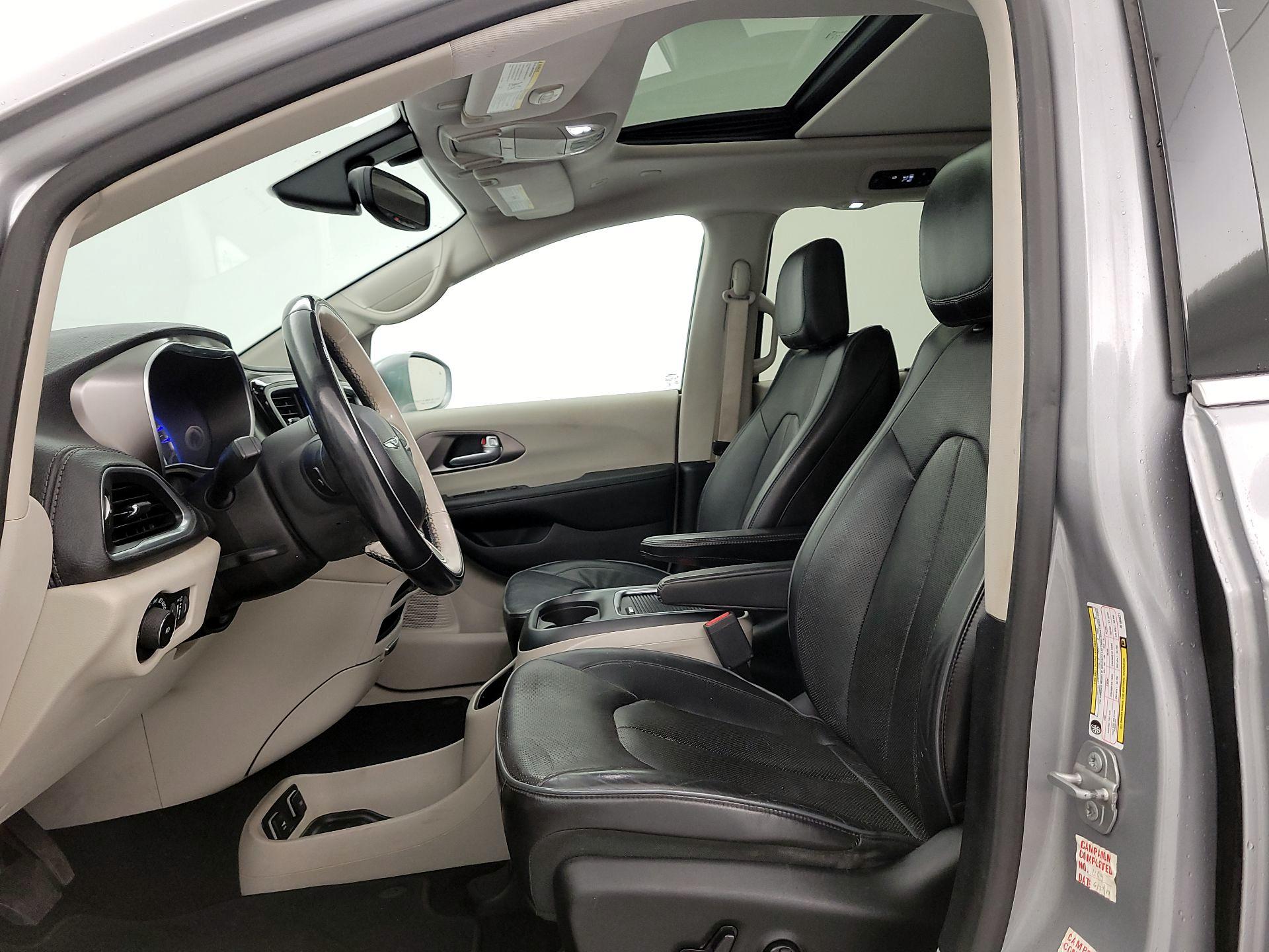 Thumbnail: 2018 Chrysler Pacifica - 20