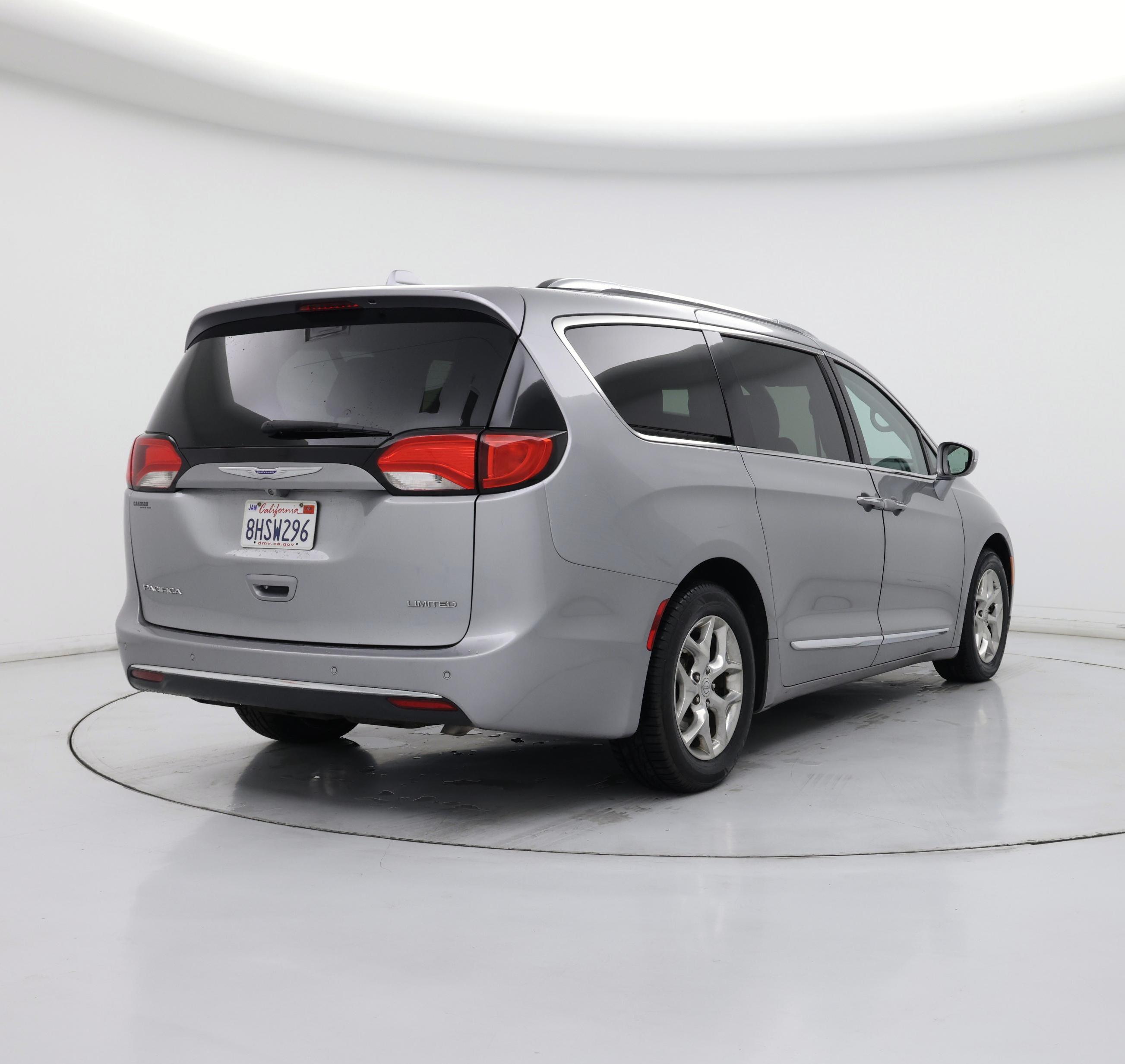 Thumbnail: 2018 Chrysler Pacifica - 8