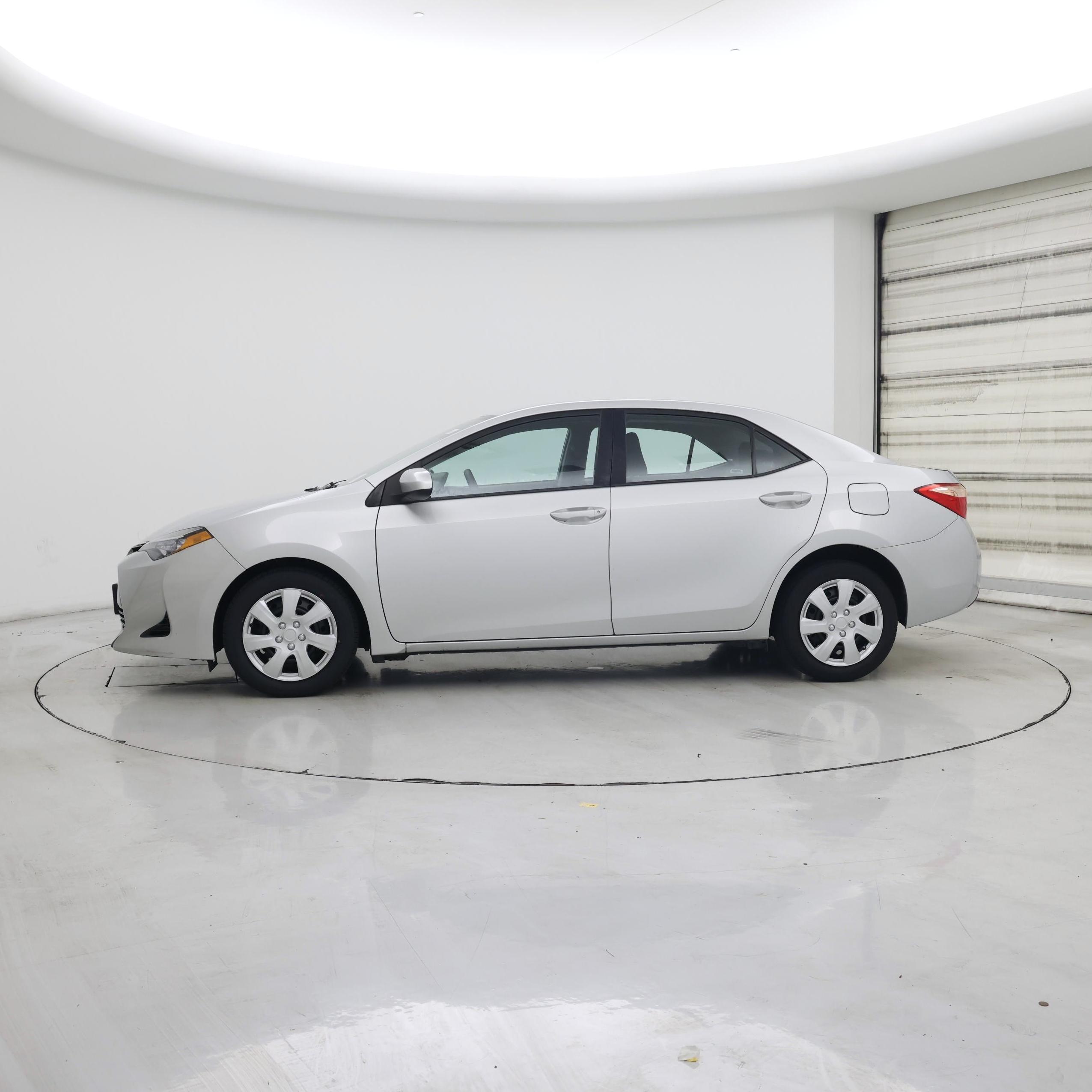 Thumbnail: 2017 Toyota Corolla - 3