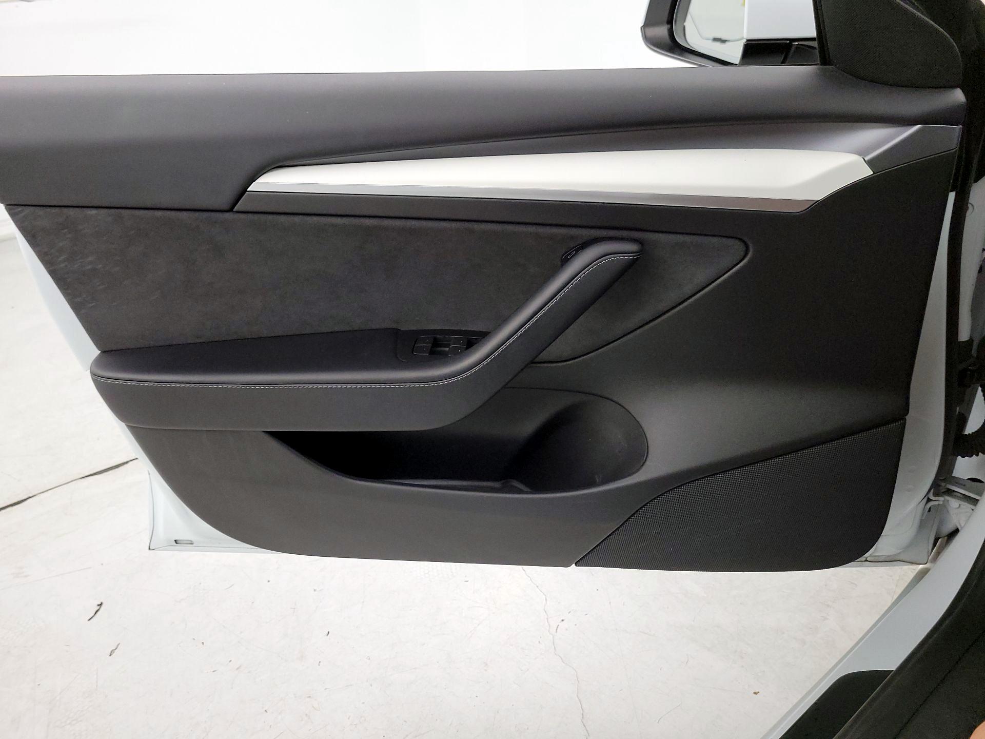 Thumbnail: 2022 Tesla Model 3 - 12