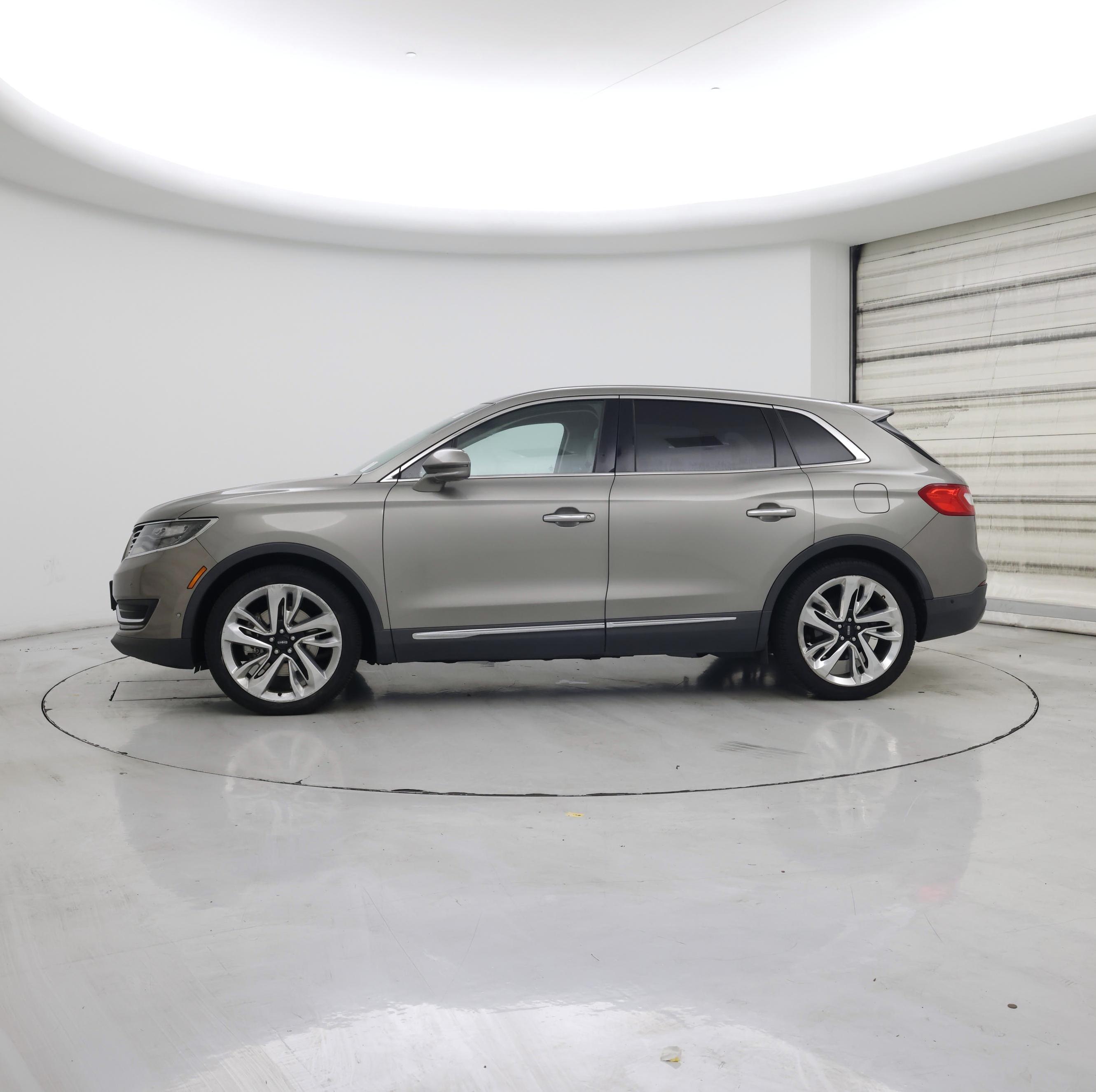 Thumbnail: 2016 Lincoln MKX - 3