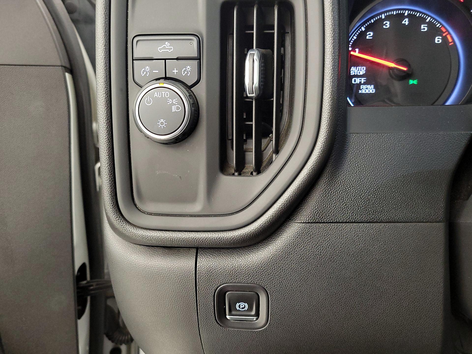 Thumbnail: 2021 Chevrolet Silverado 1500 - 13
