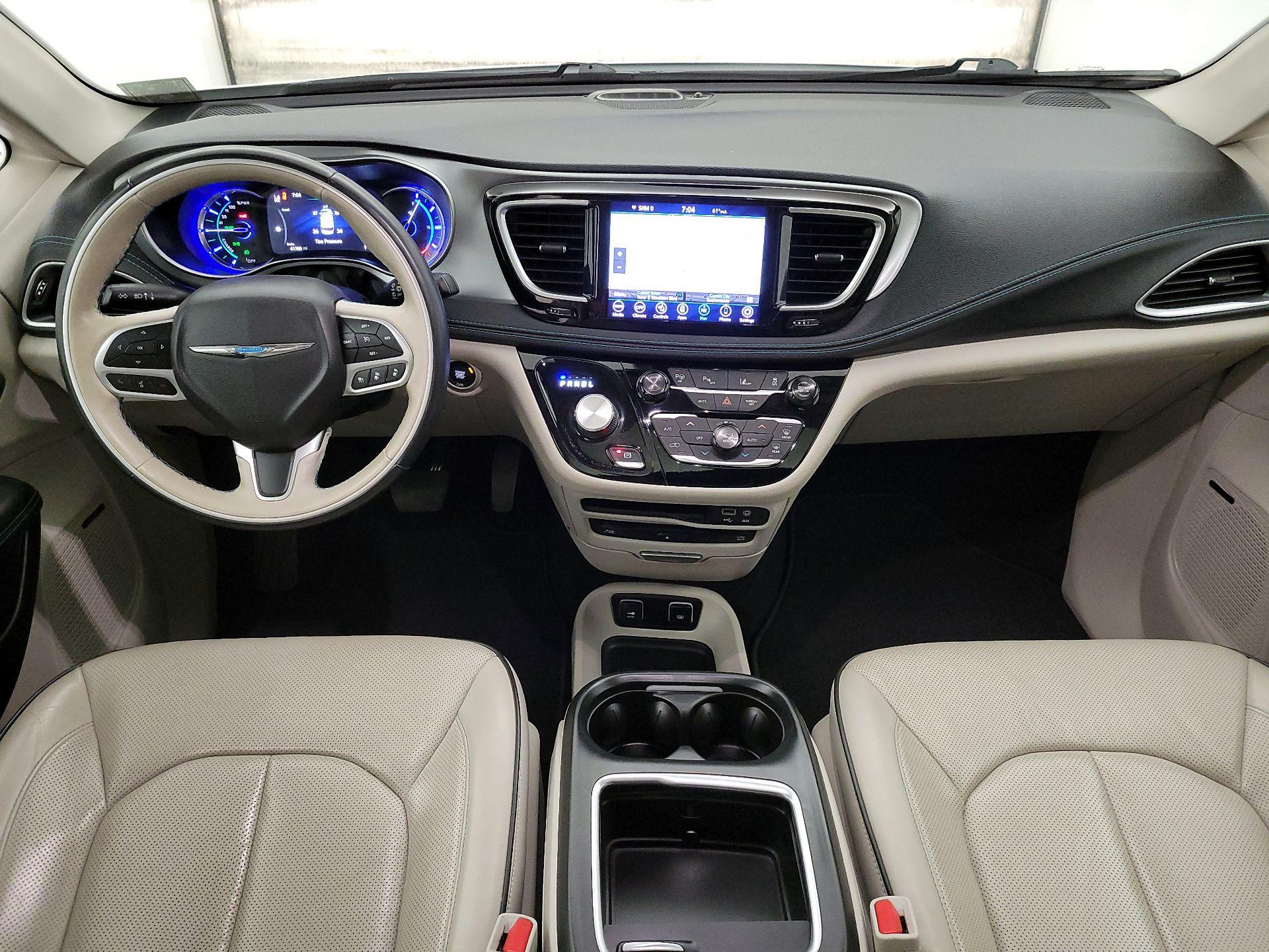 Thumbnail: 2018 Chrysler Pacifica - 9