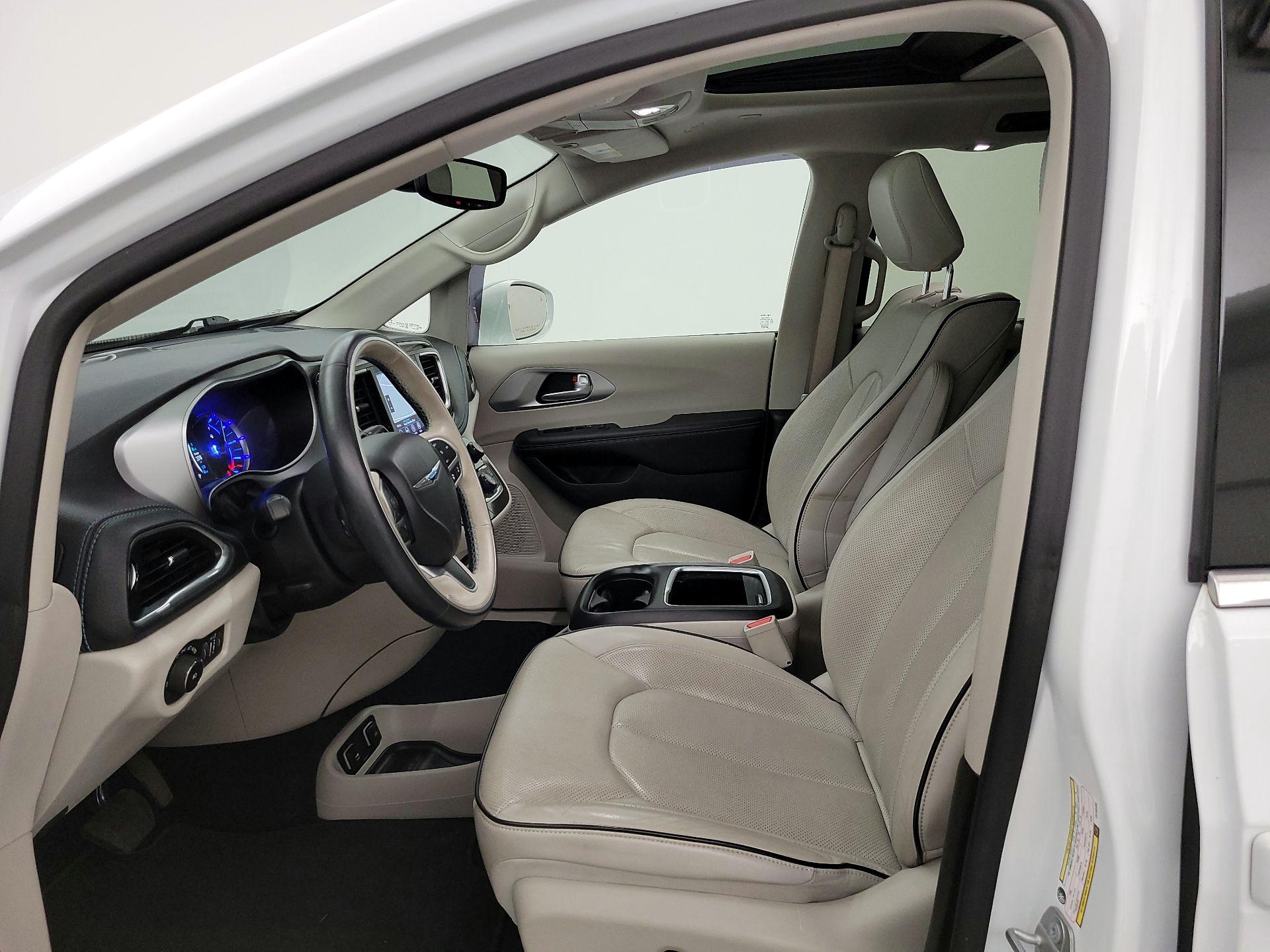 Thumbnail: 2018 Chrysler Pacifica - 11