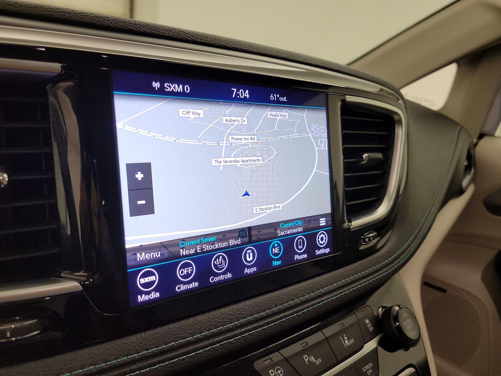 Thumbnail: 2018 Chrysler Pacifica - 14