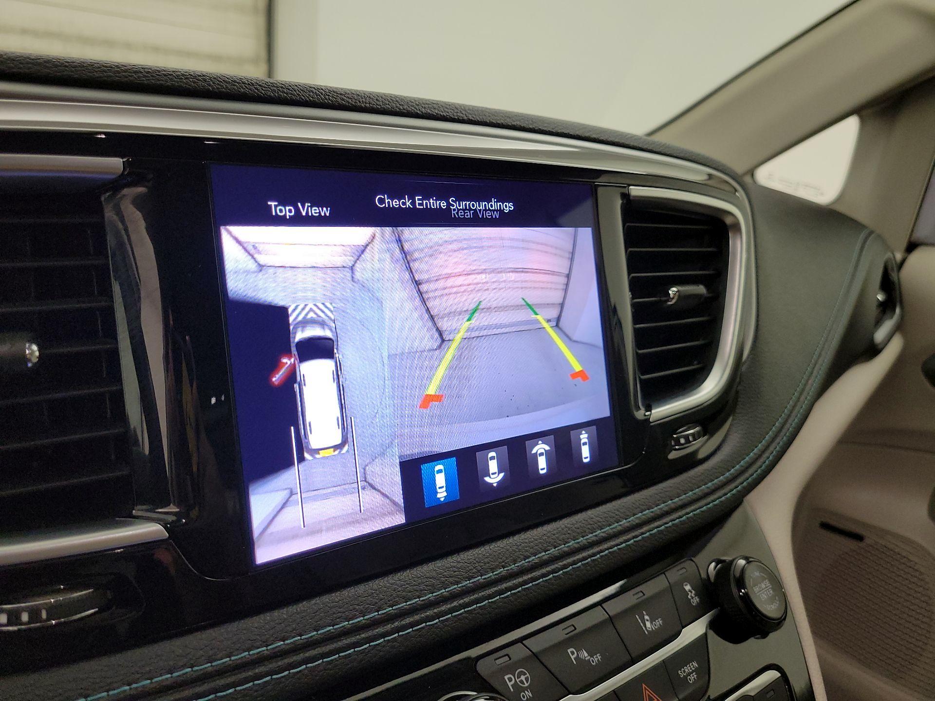 Thumbnail: 2018 Chrysler Pacifica - 15