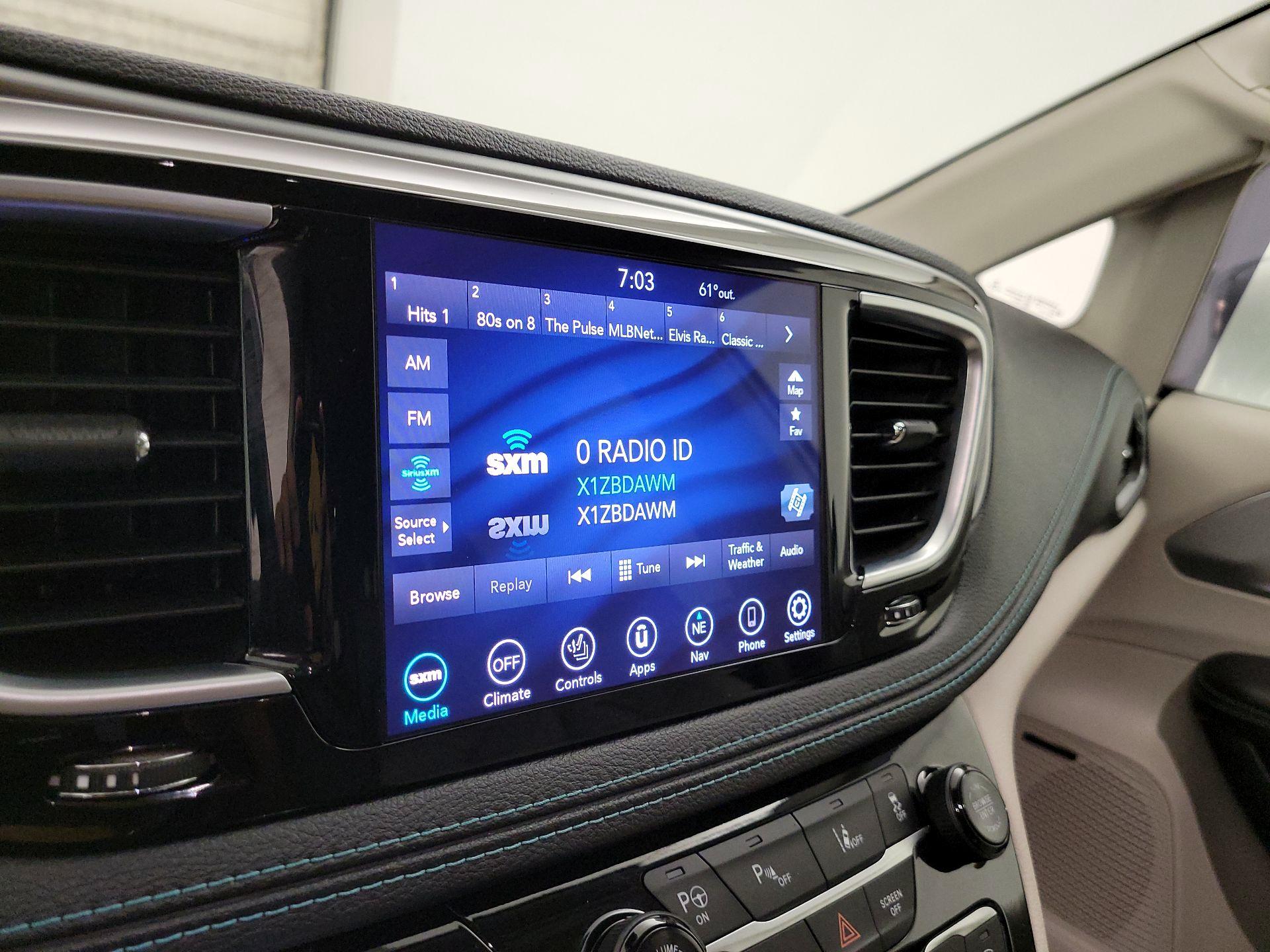 Thumbnail: 2018 Chrysler Pacifica - 16