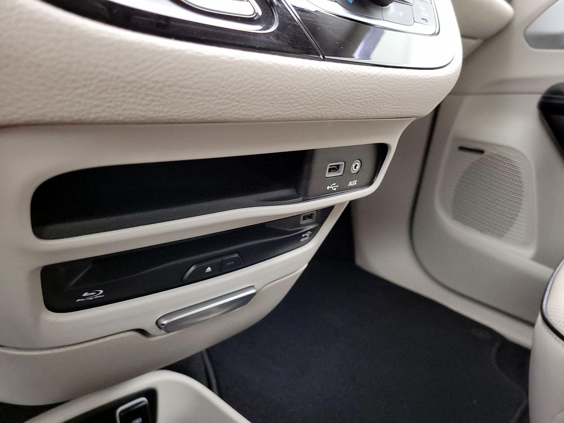 Thumbnail: 2018 Chrysler Pacifica - 19