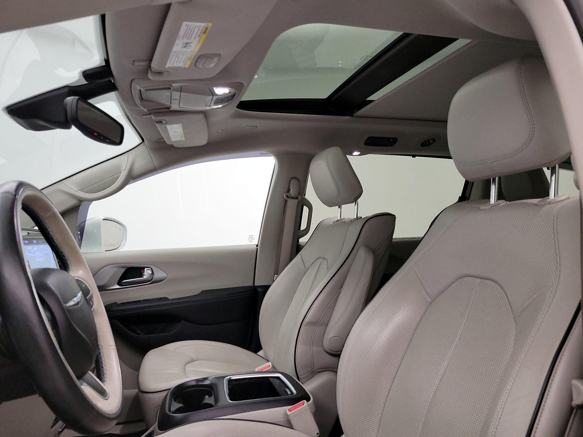 Thumbnail: 2018 Chrysler Pacifica - 20