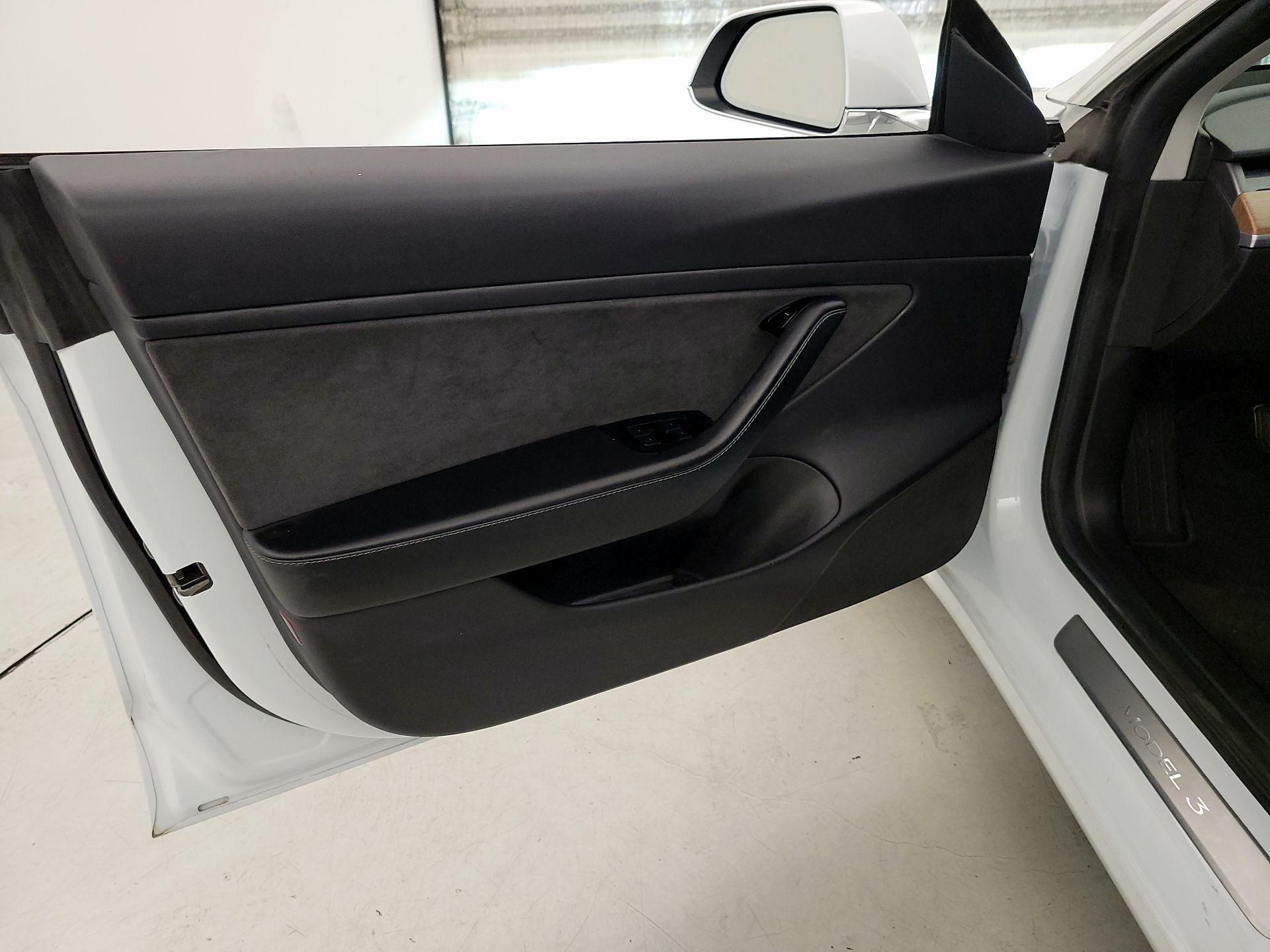 Thumbnail: 2019 Tesla Model 3 - 12