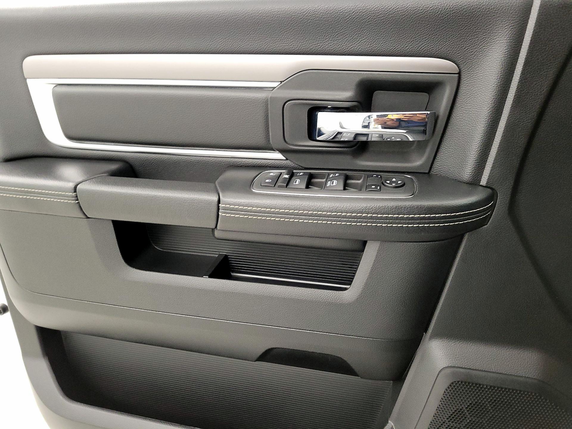 Thumbnail: 2021 RAM 1500 Classic - 12