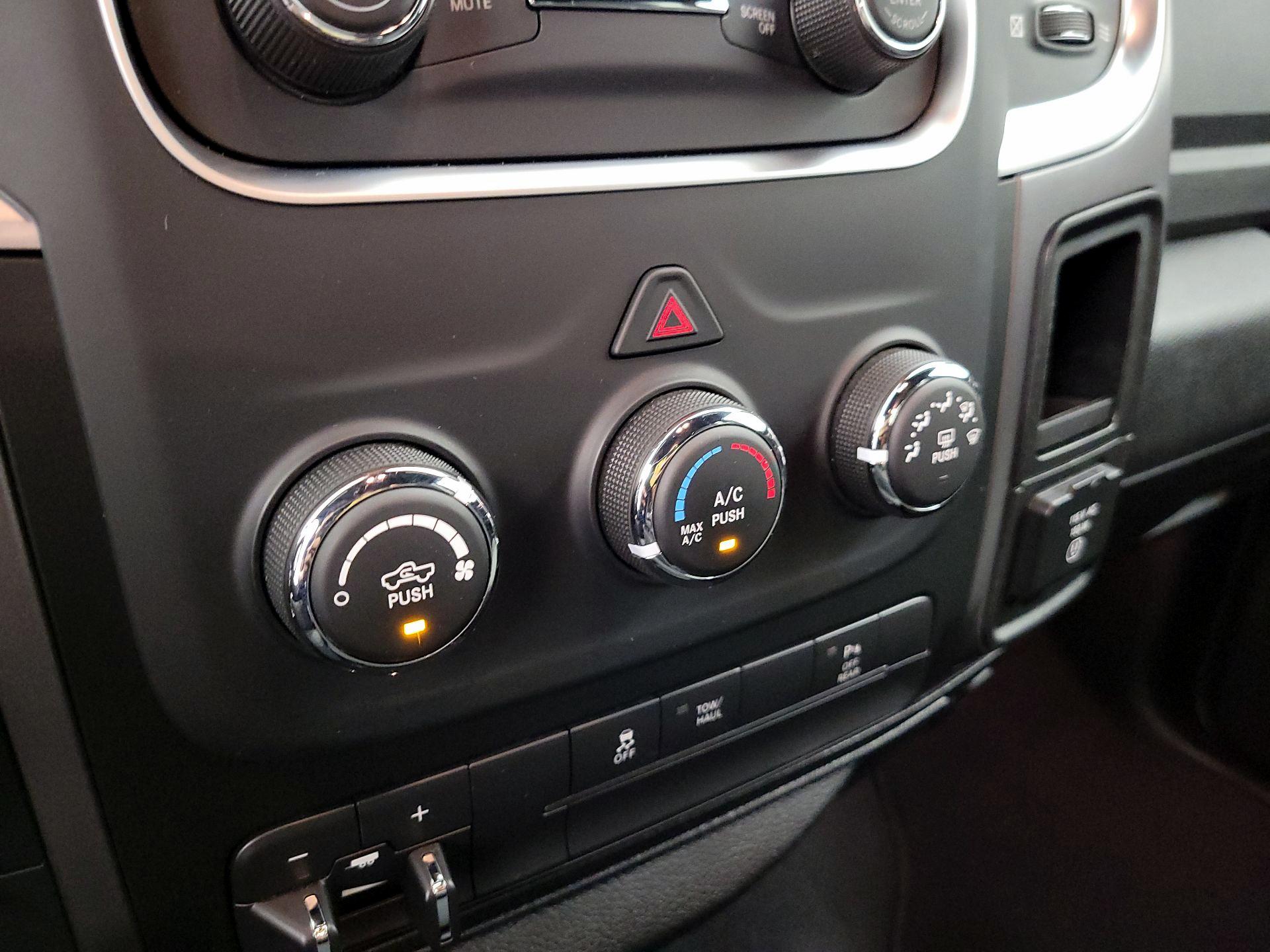 Thumbnail: 2021 RAM 1500 Classic - 16