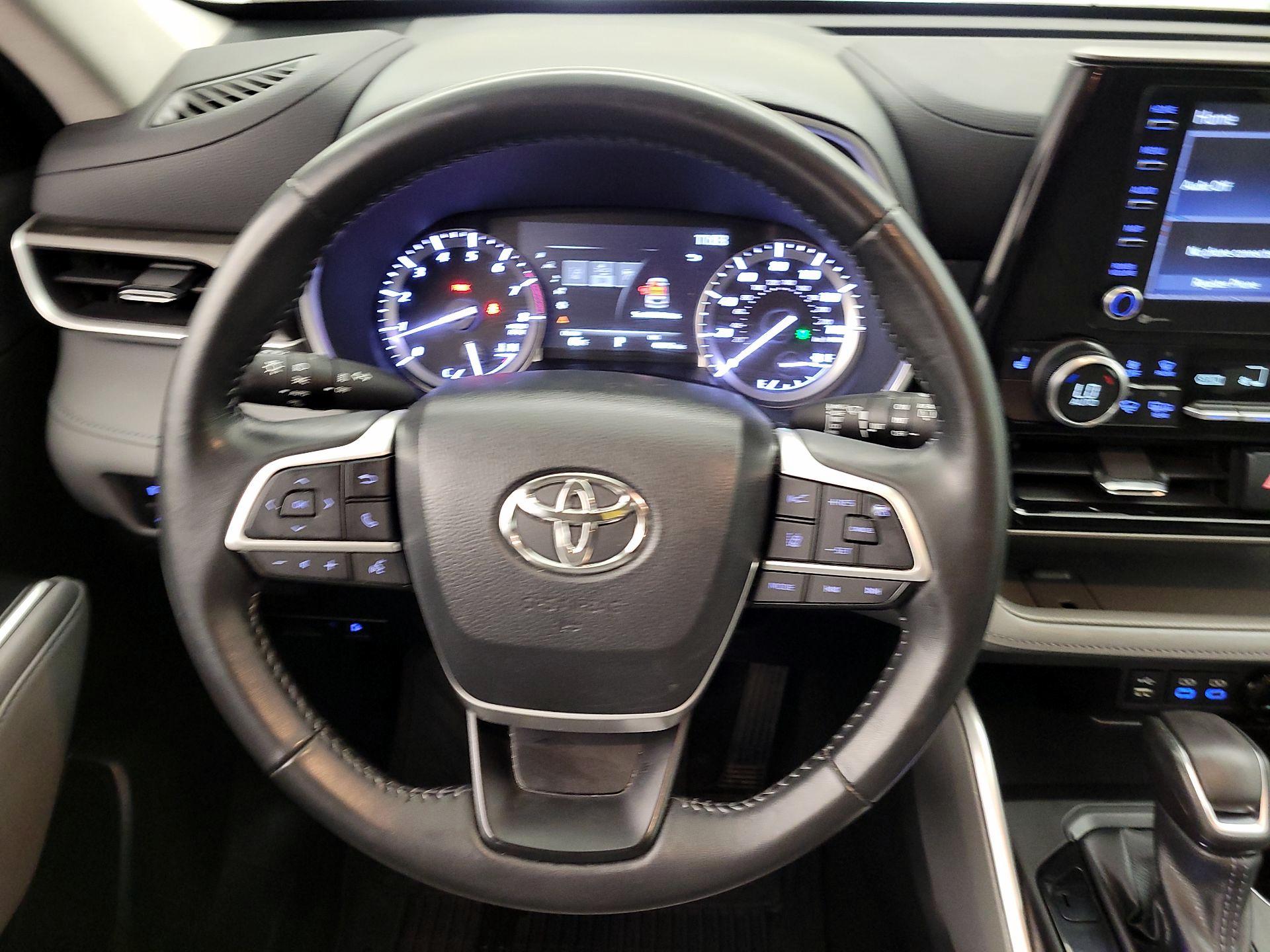 Thumbnail: 2022 Toyota Highlander - 10