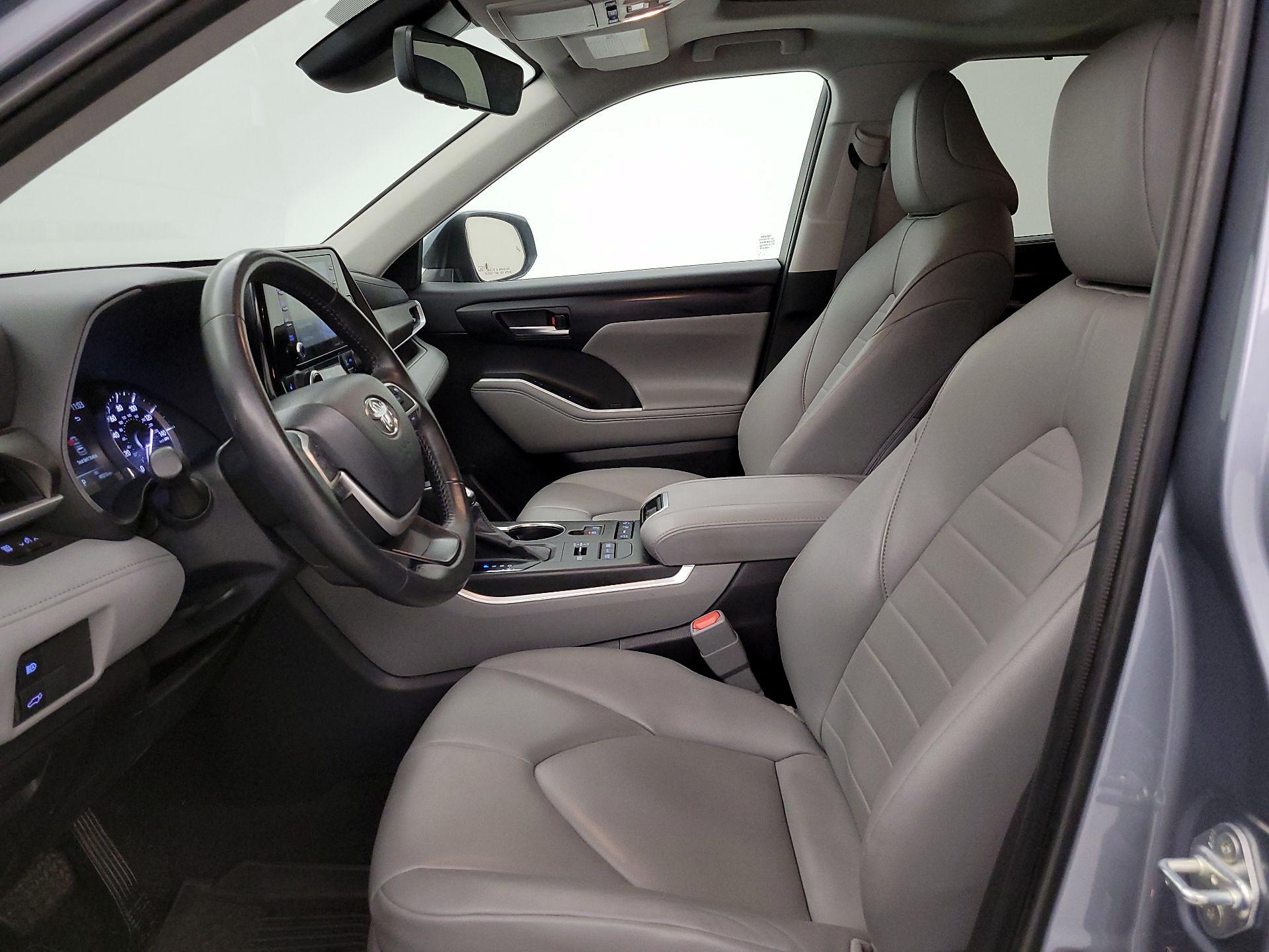 Thumbnail: 2022 Toyota Highlander - 11