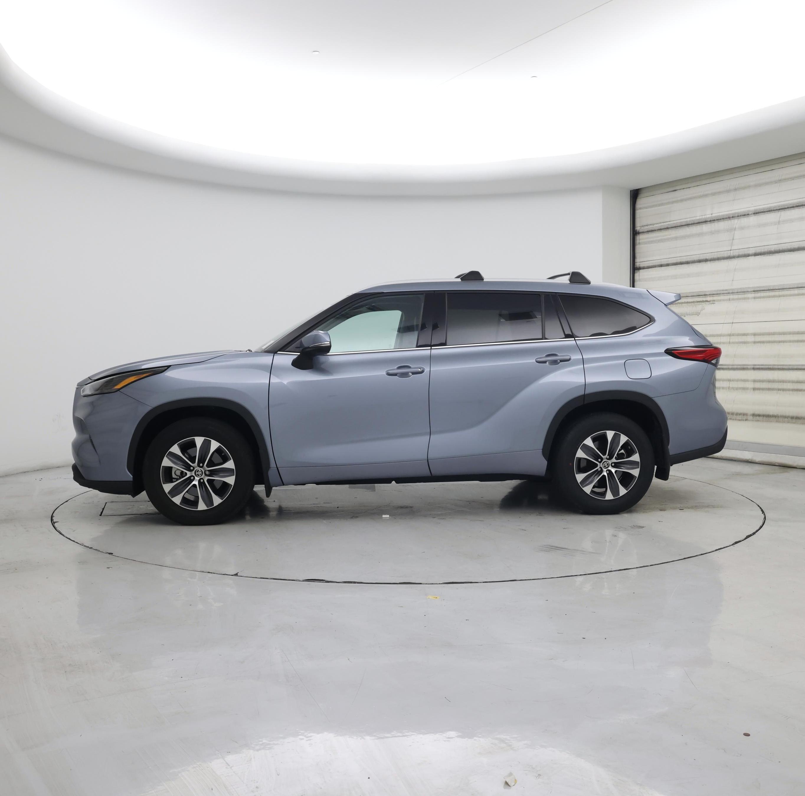 Thumbnail: 2022 Toyota Highlander - 3