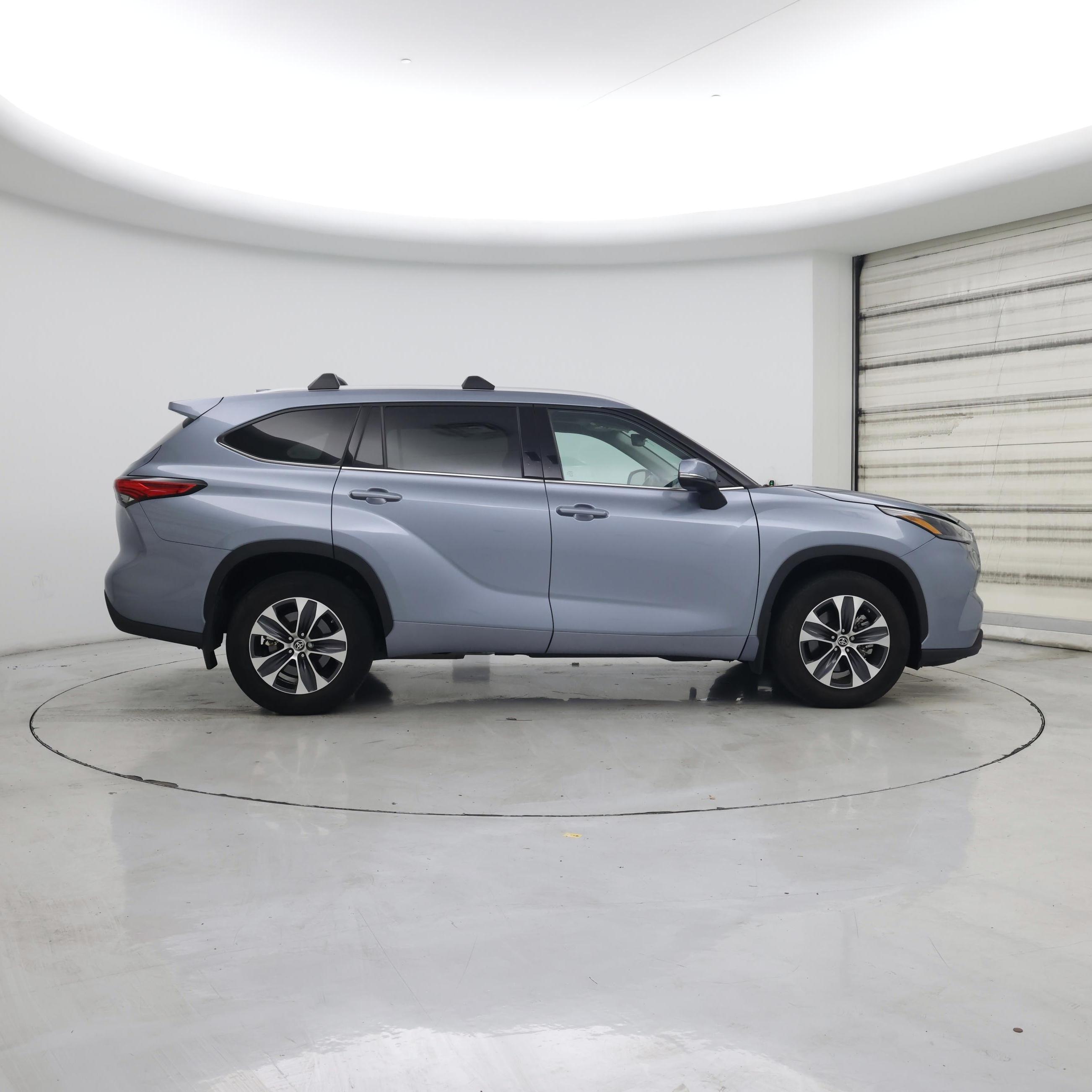 Thumbnail: 2022 Toyota Highlander - 7