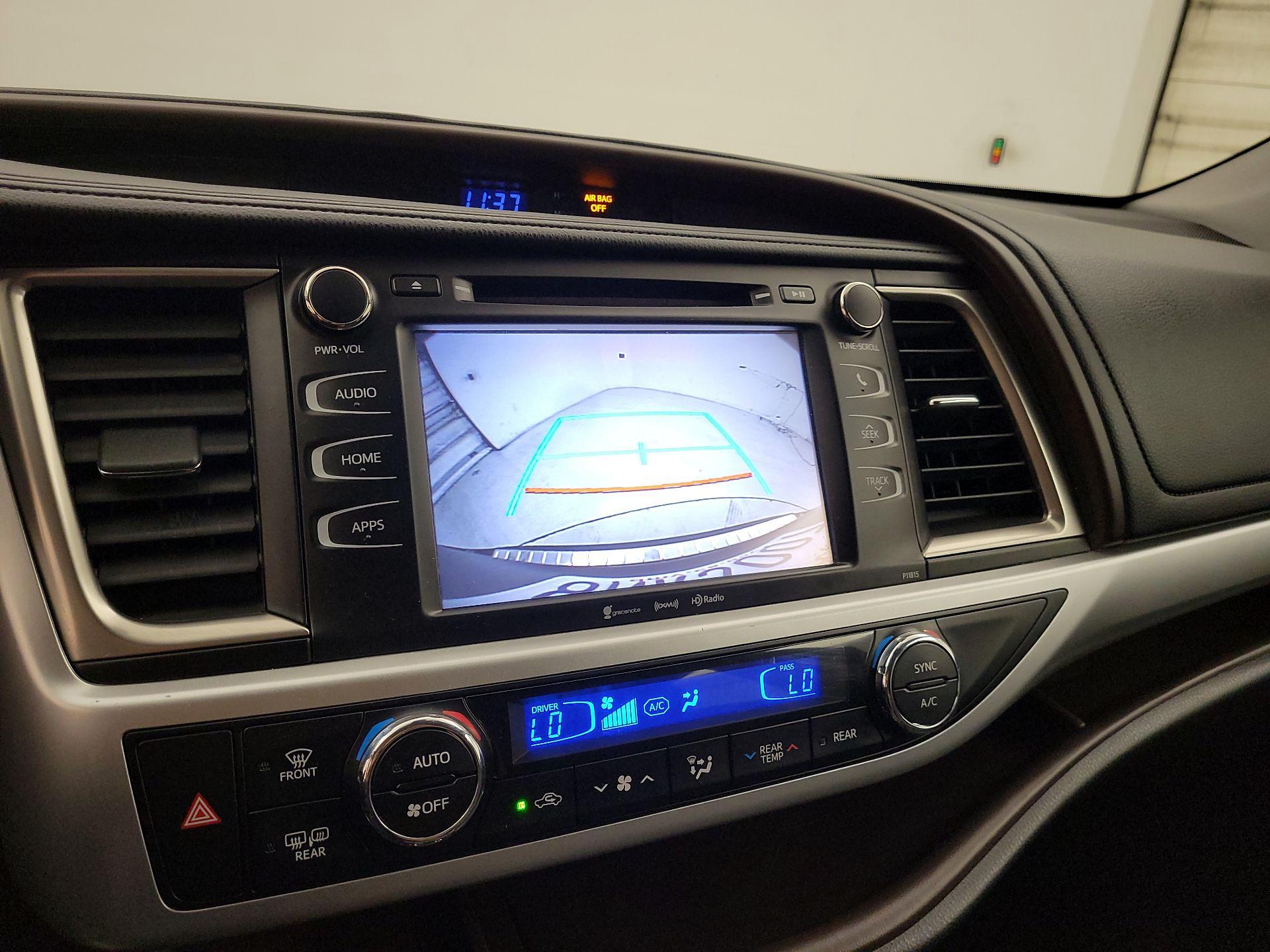 Thumbnail: 2019 Toyota Highlander - 14