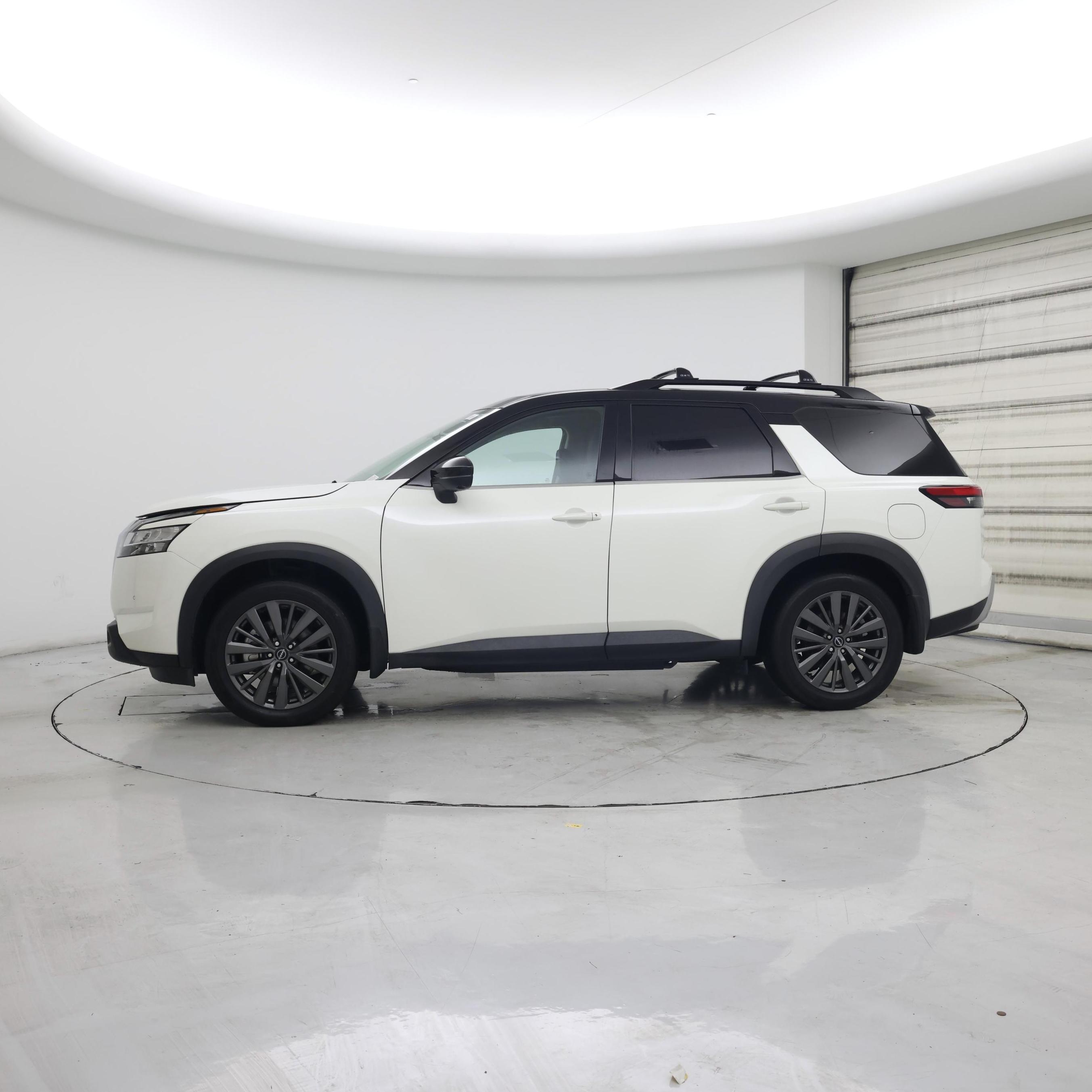 Thumbnail: 2022 Nissan Pathfinder - 3