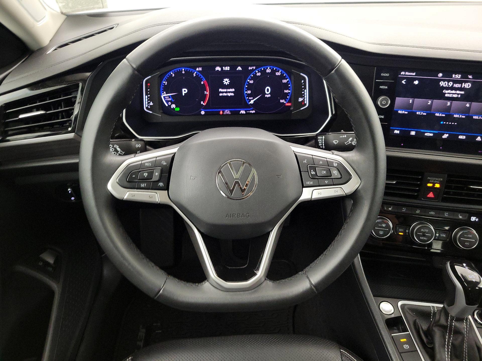 Thumbnail: 2024 Volkswagen Jetta - 10