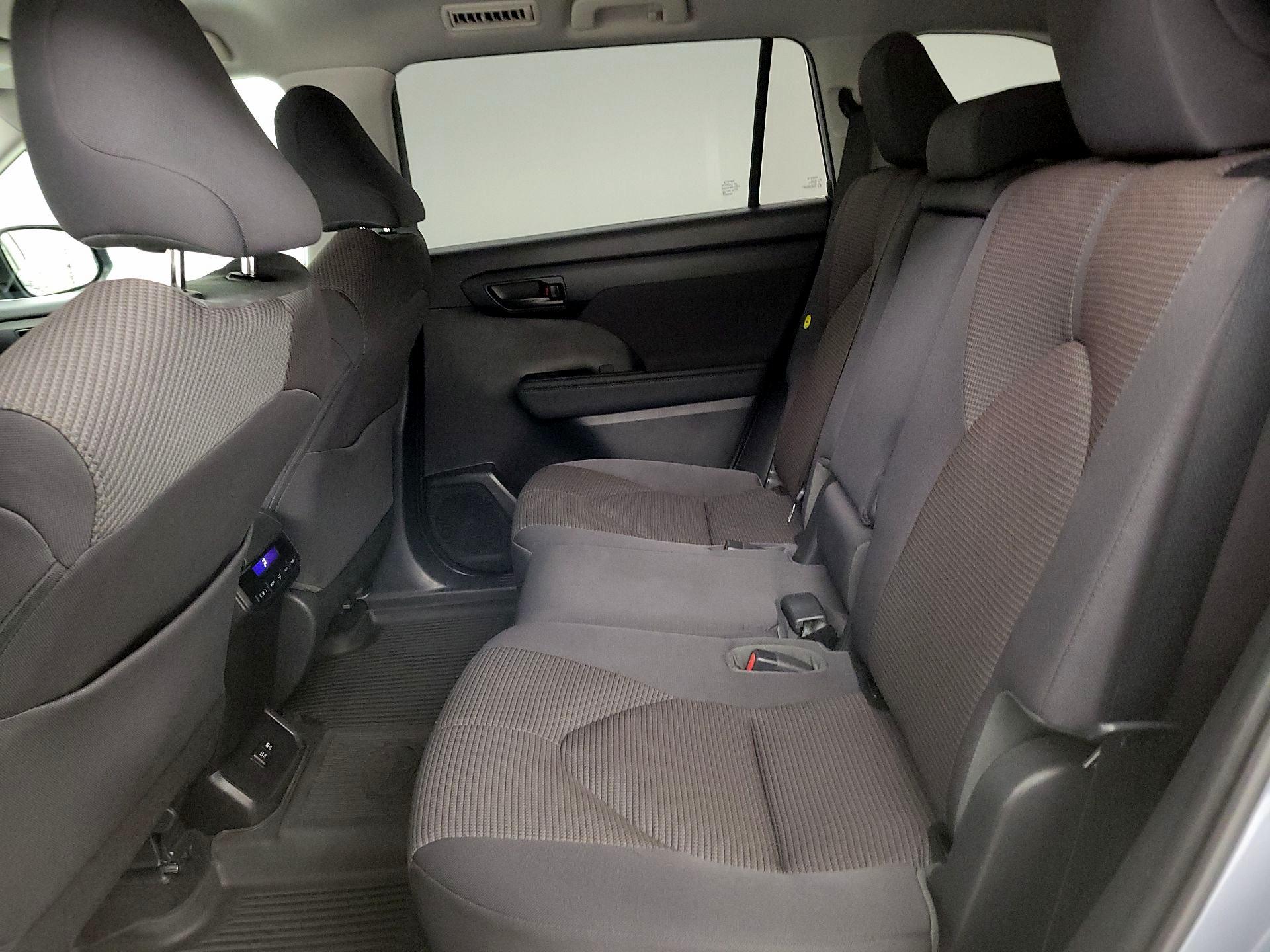 Thumbnail: 2021 Toyota Highlander - 18