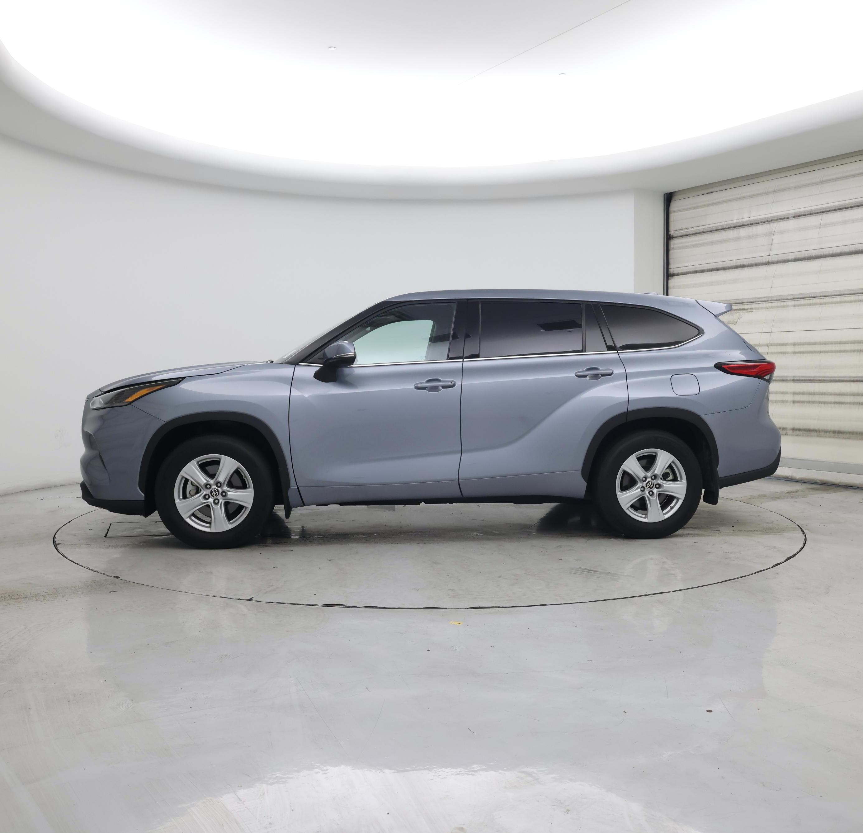 Thumbnail: 2021 Toyota Highlander - 3
