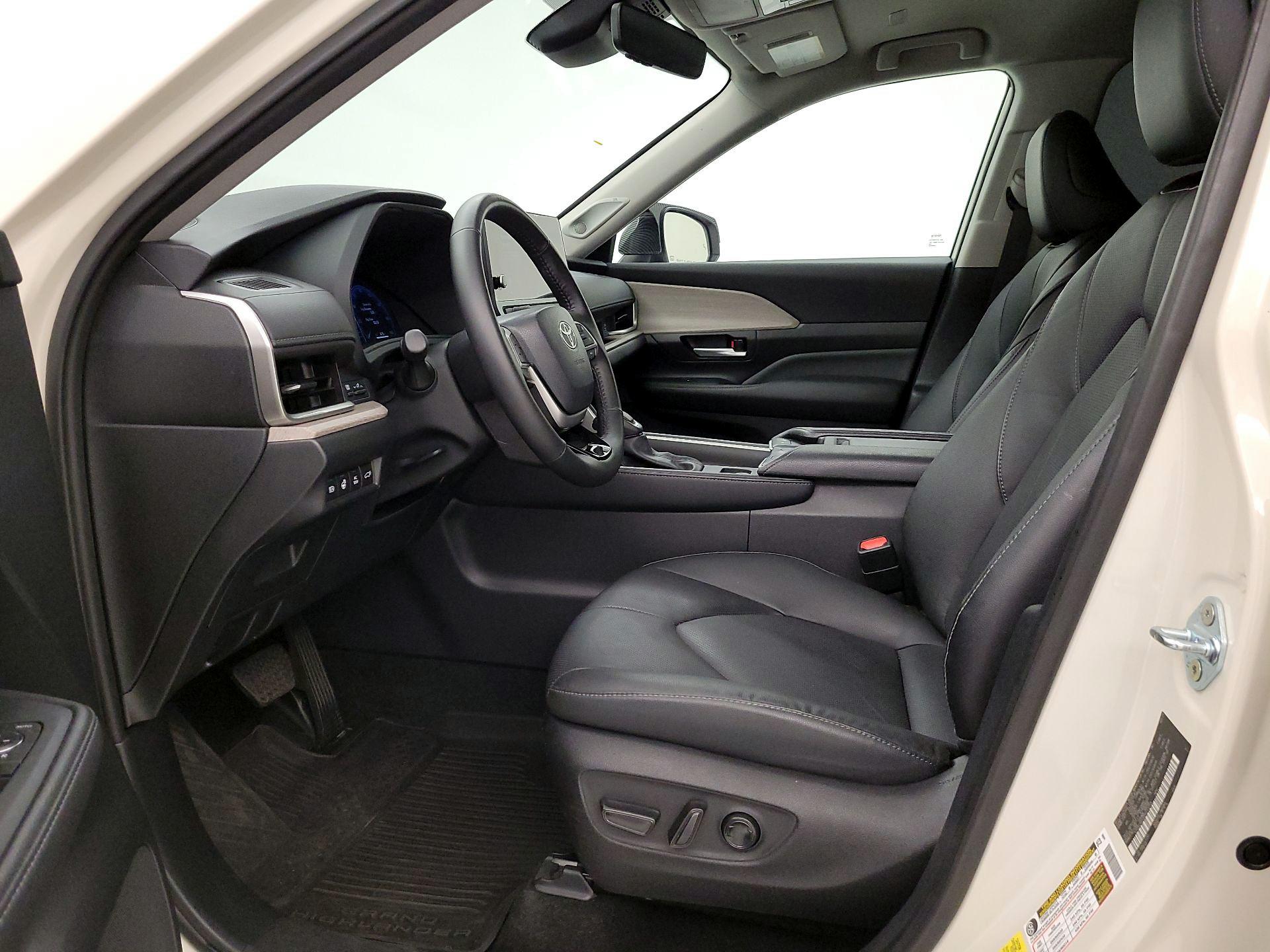 Thumbnail: 2024 Toyota Highlander - 11