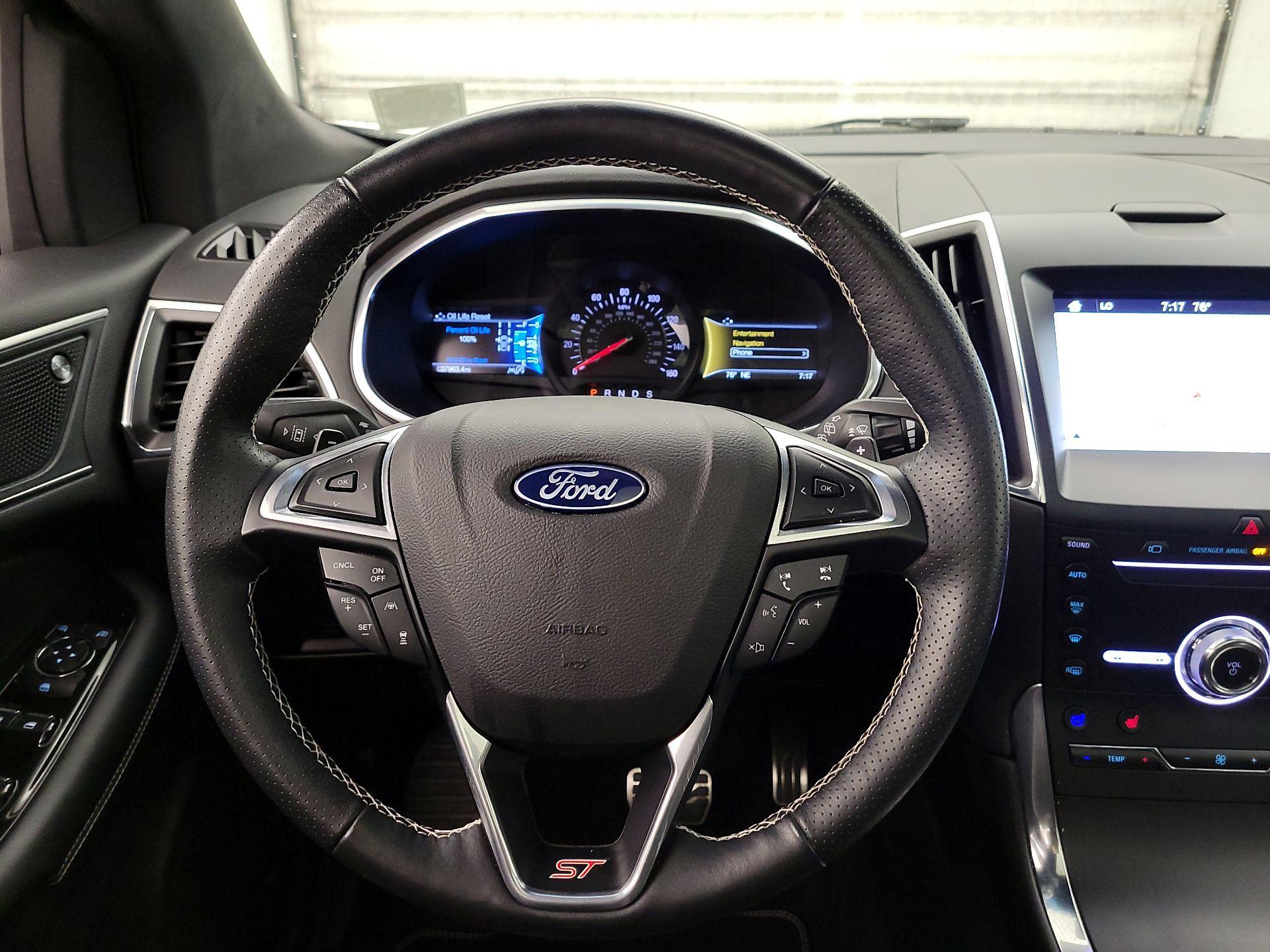 Thumbnail: 2019 Ford Edge - 10
