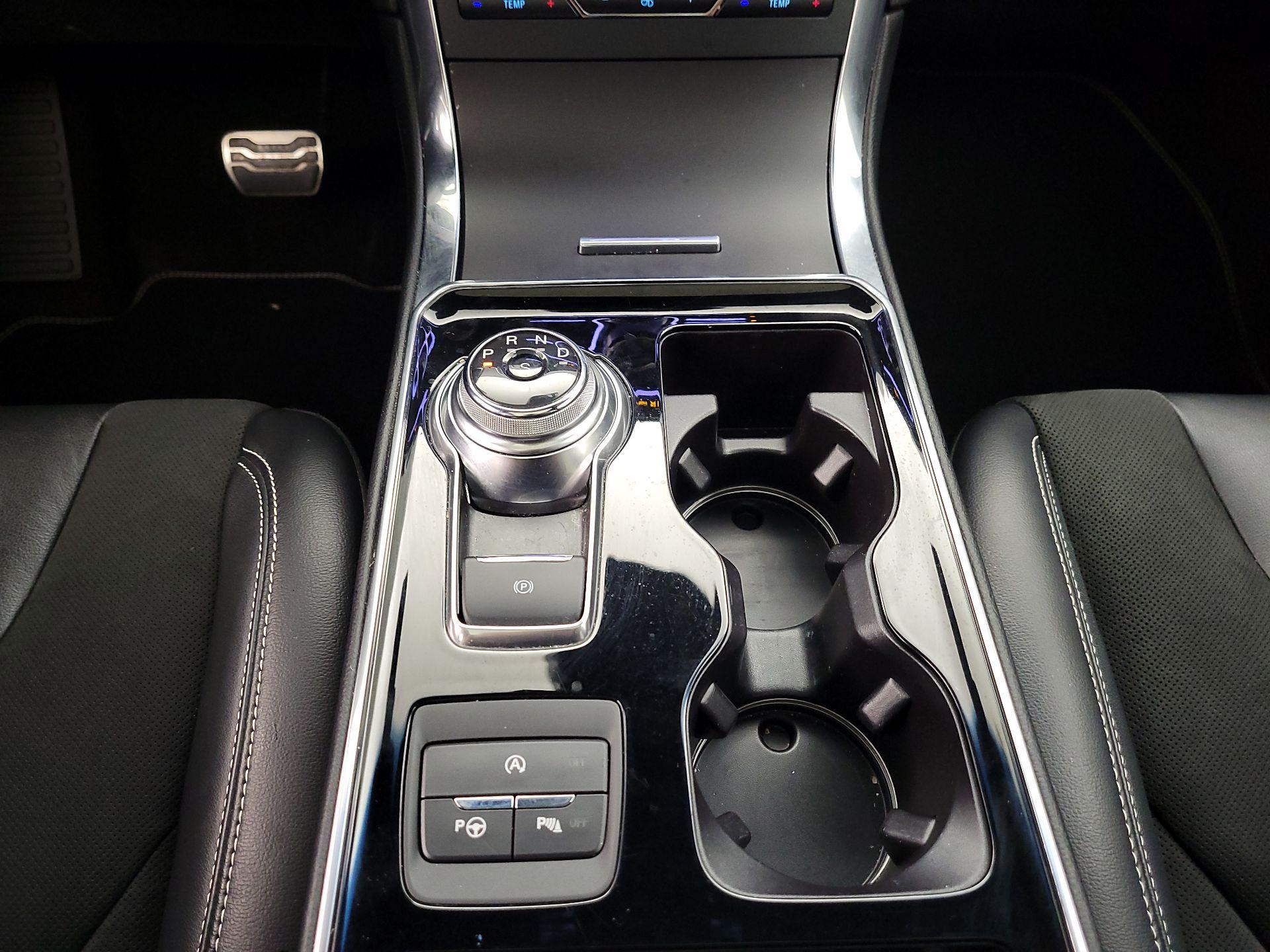 Thumbnail: 2019 Ford Edge - 18