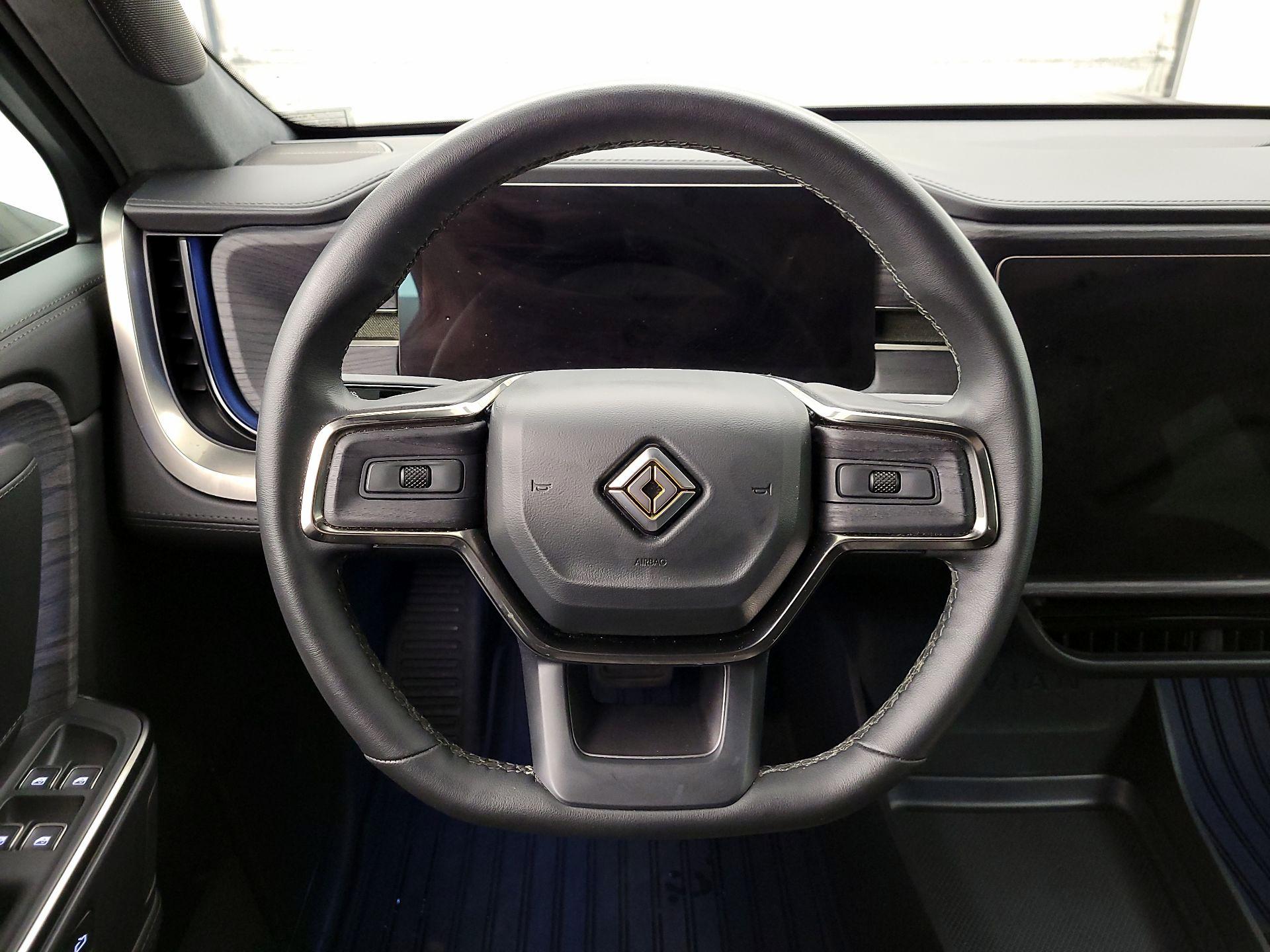 Thumbnail: 2025 Rivian R1S - 10