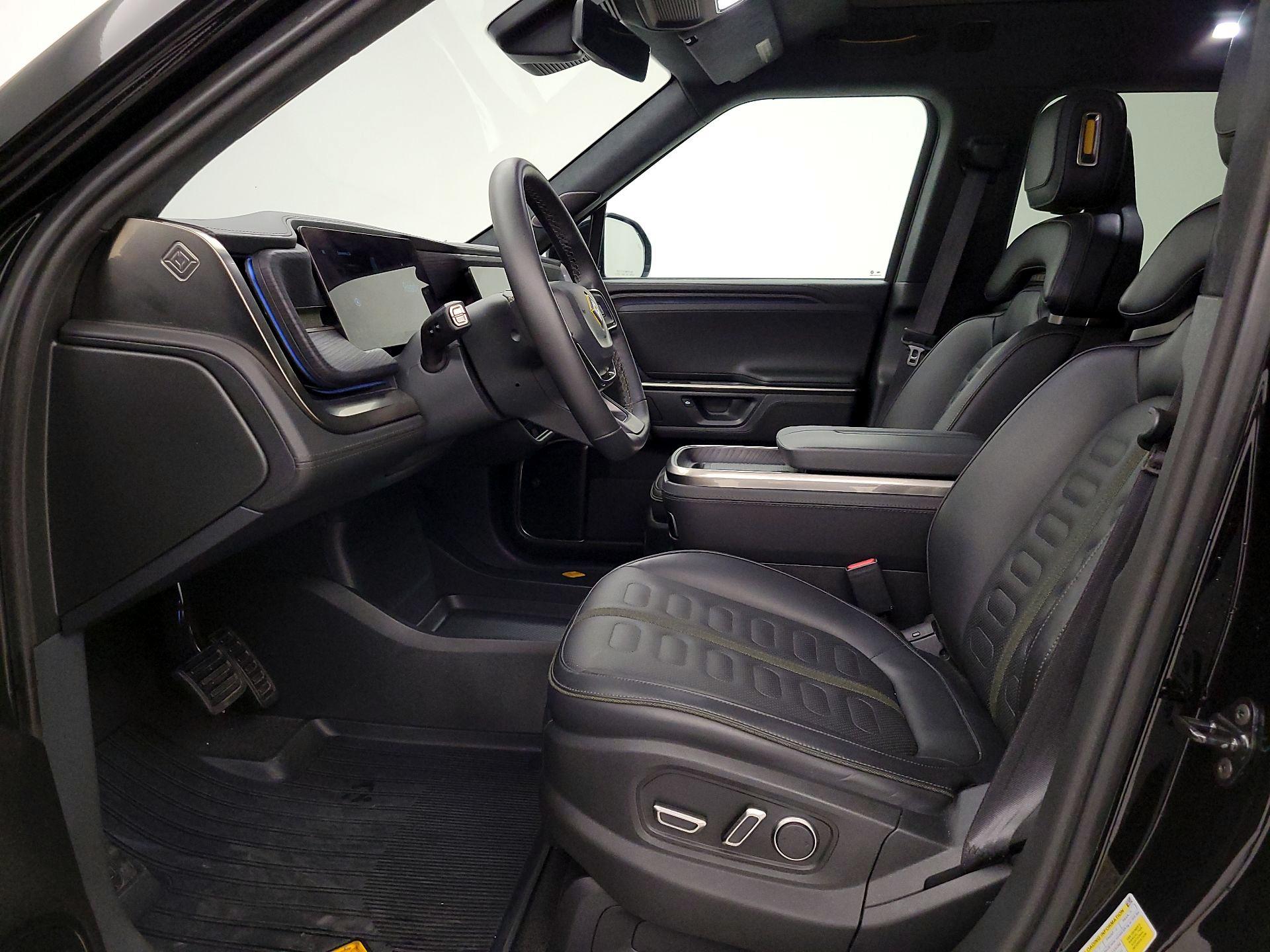 Thumbnail: 2025 Rivian R1S - 11