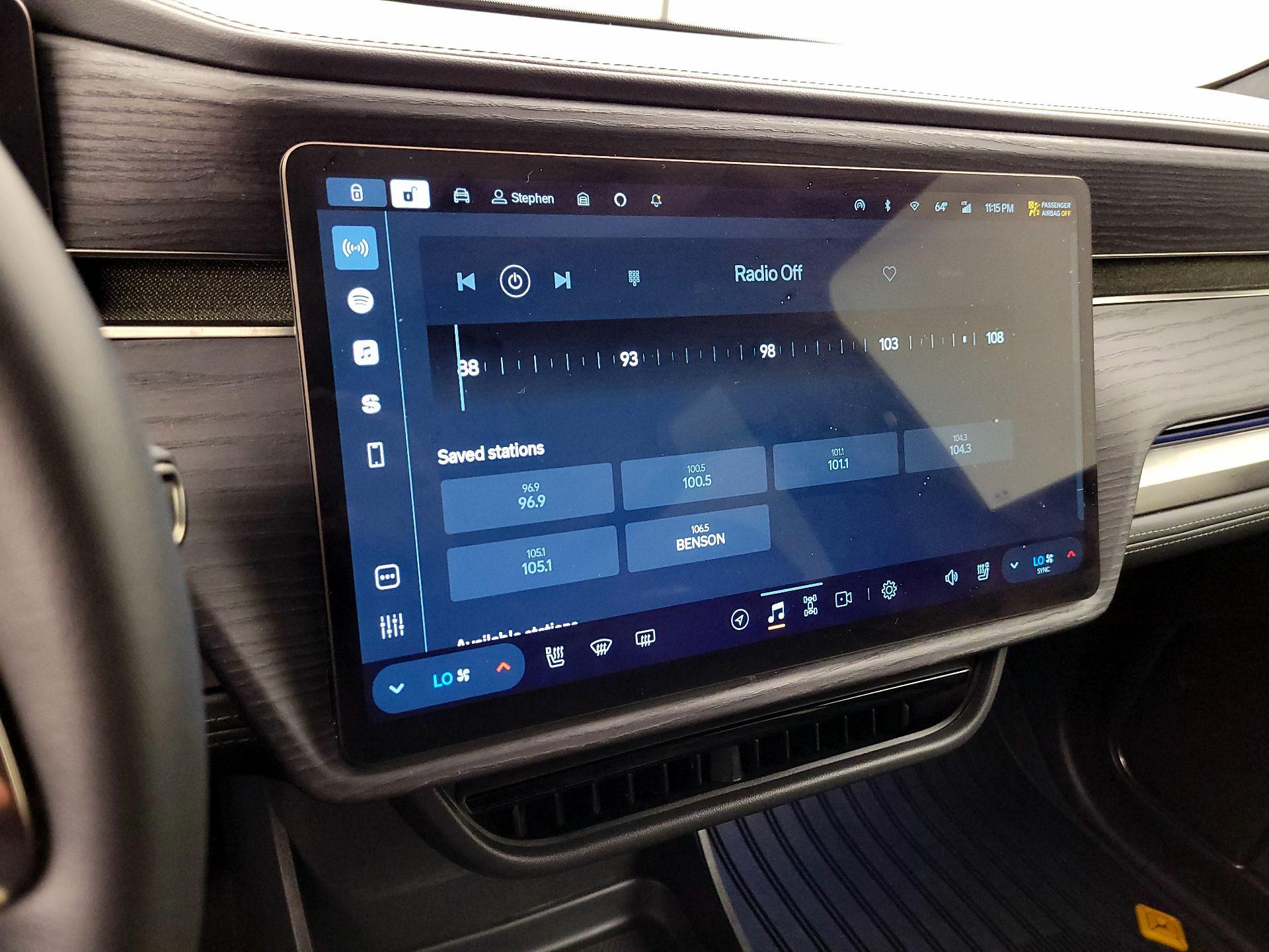 Thumbnail: 2025 Rivian R1S - 15