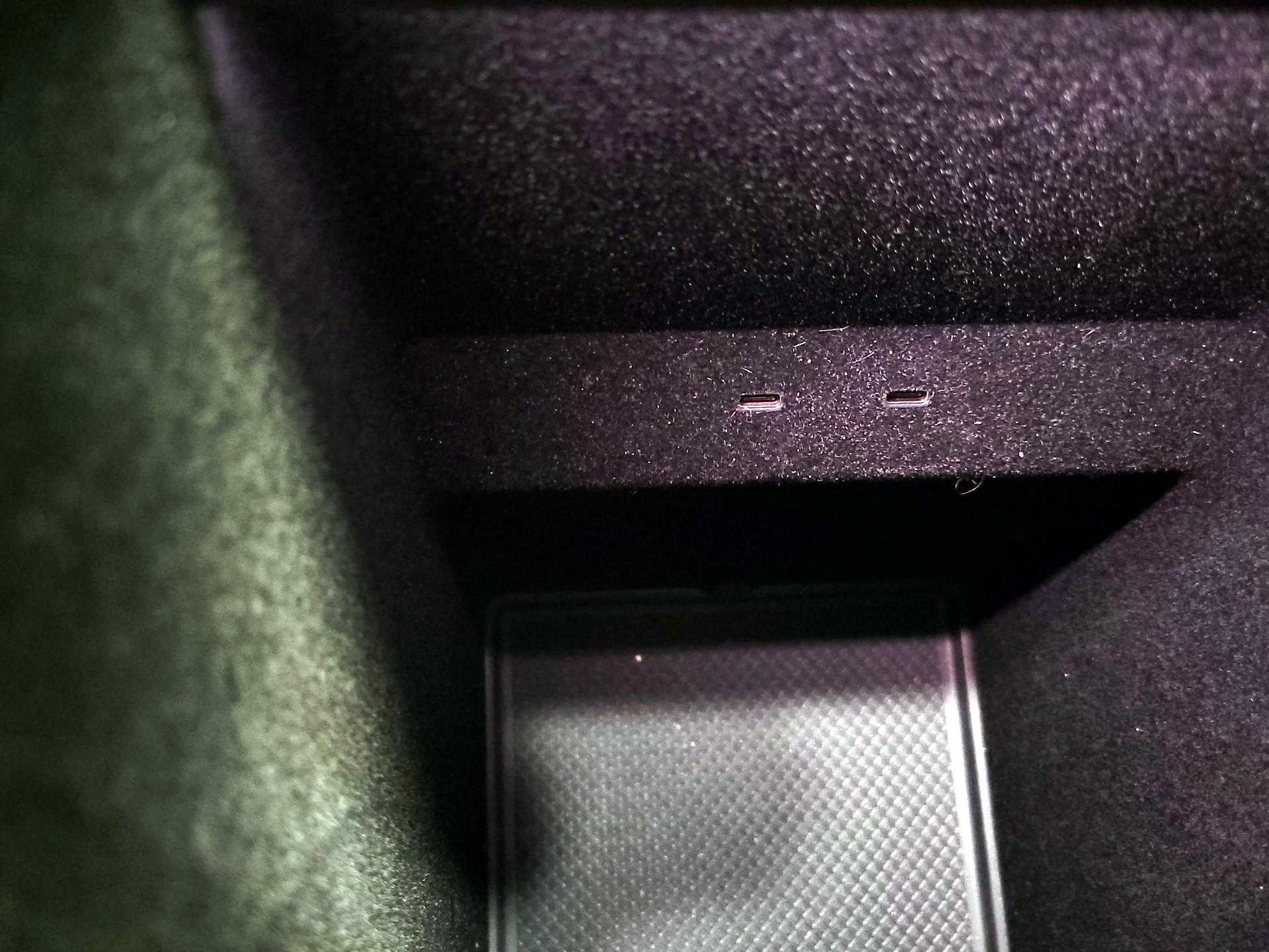 Thumbnail: 2025 Rivian R1S - 18