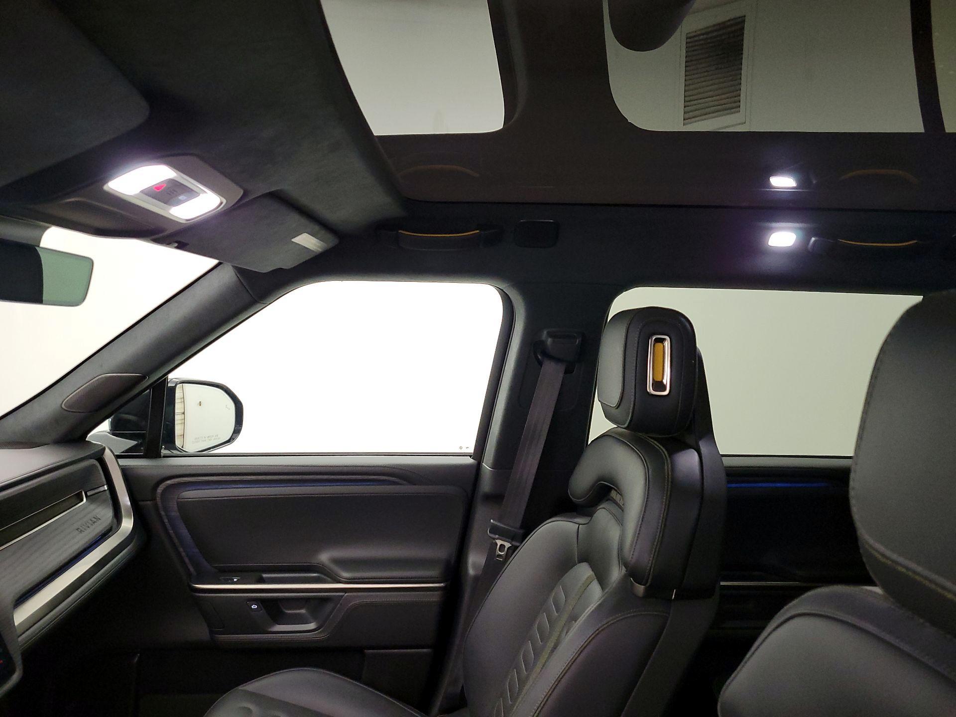 Thumbnail: 2025 Rivian R1S - 19