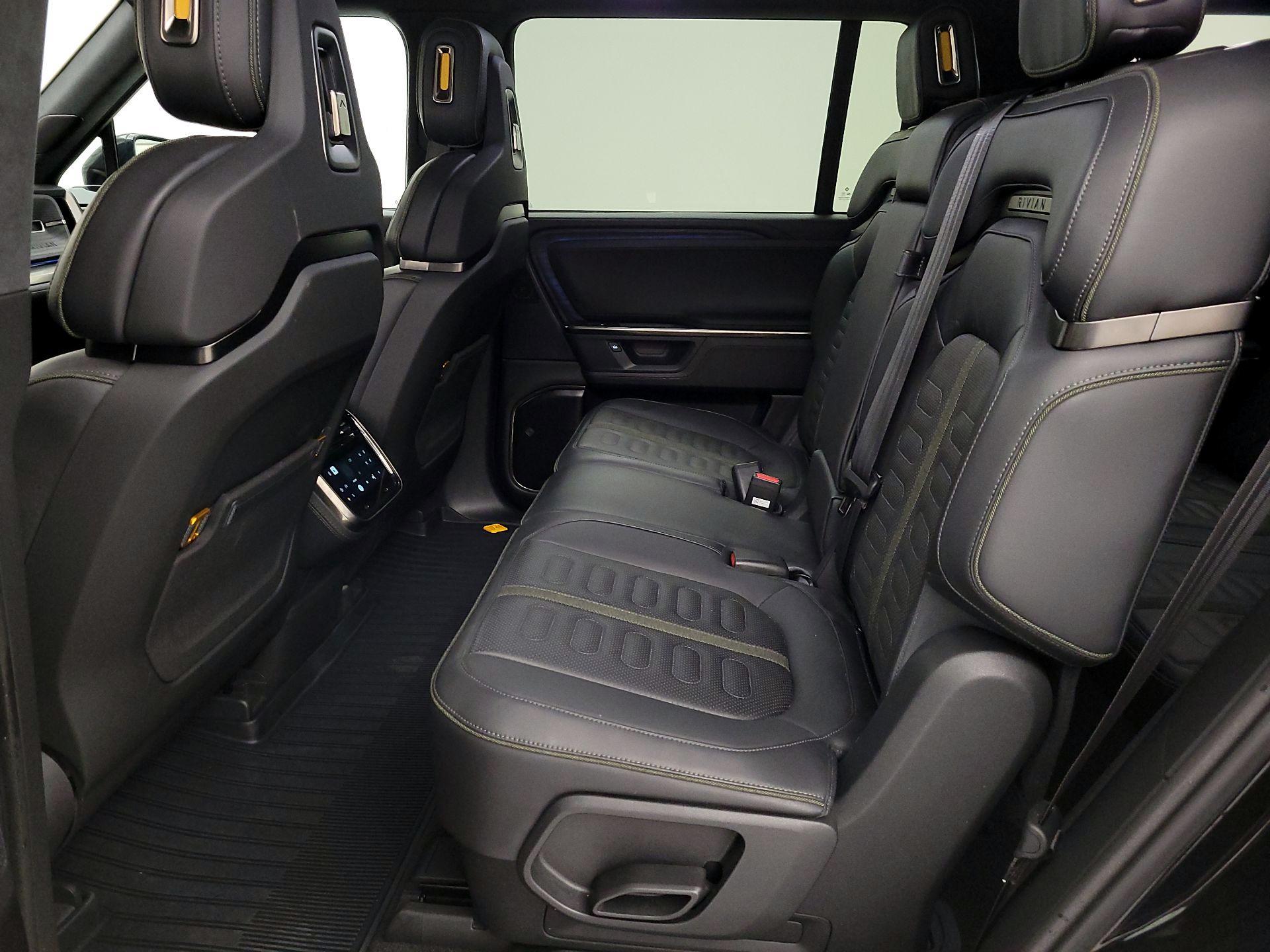 Thumbnail: 2025 Rivian R1S - 20