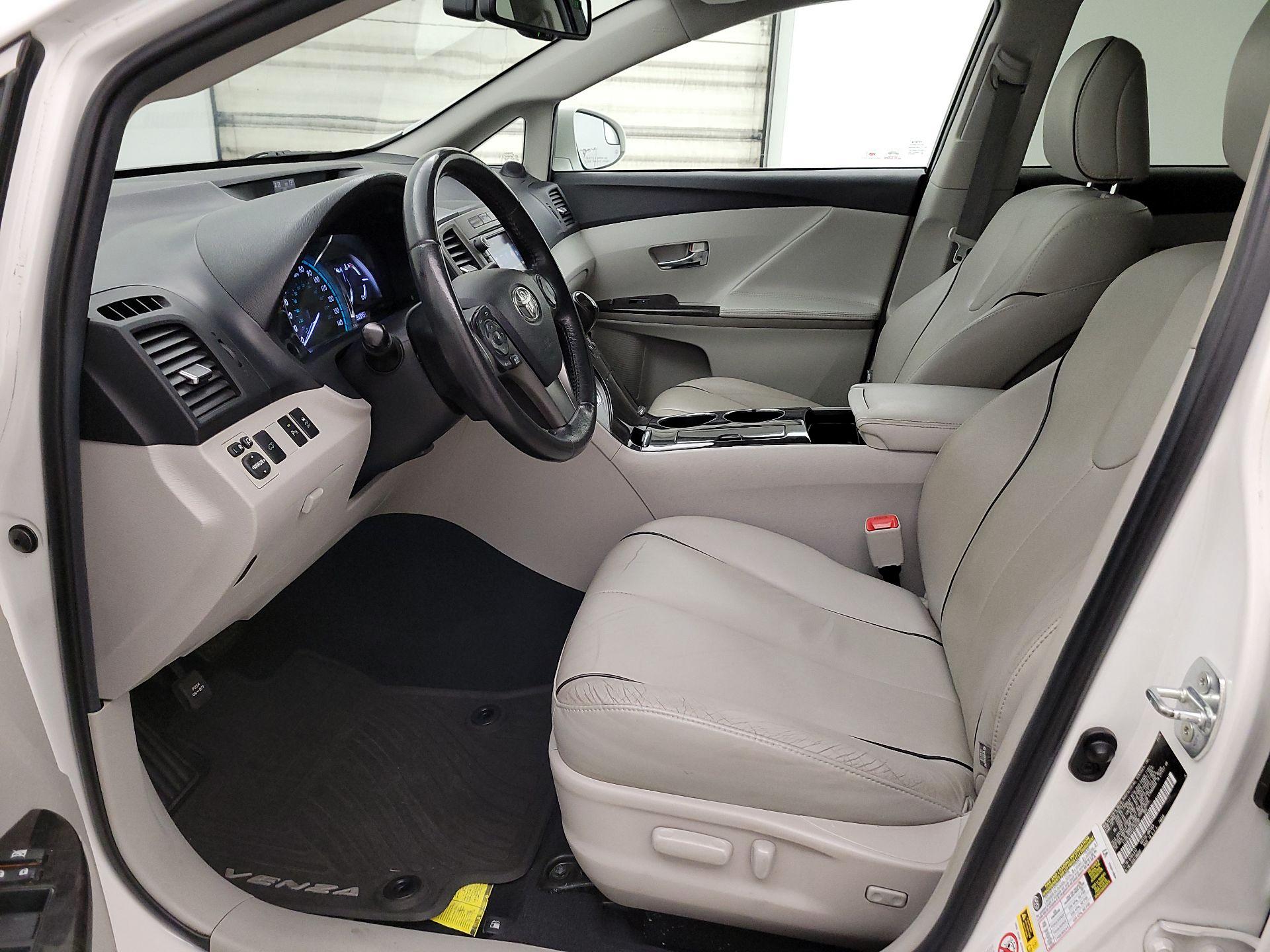 Thumbnail: 2014 Toyota Venza - 11