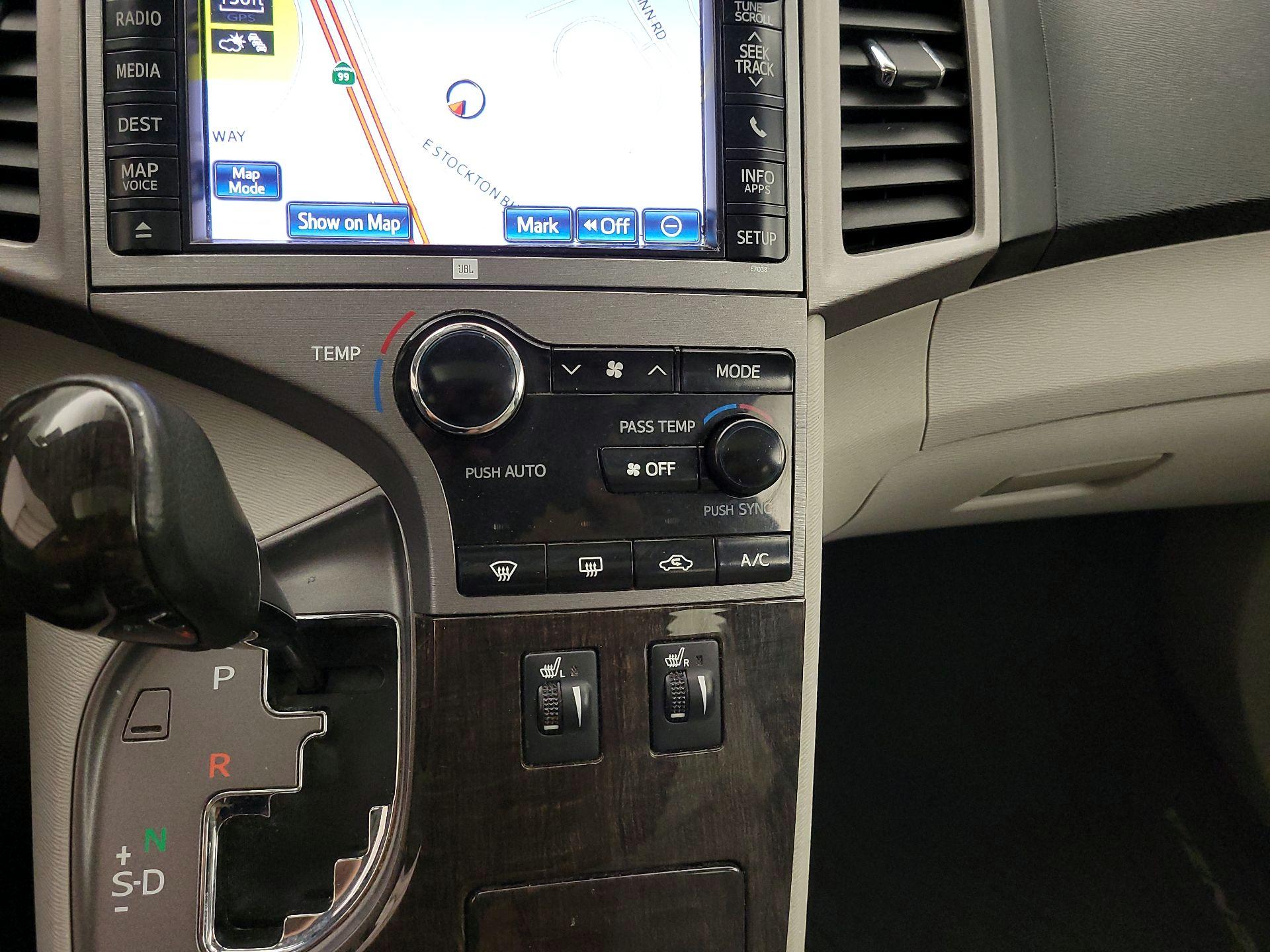 Thumbnail: 2014 Toyota Venza - 17