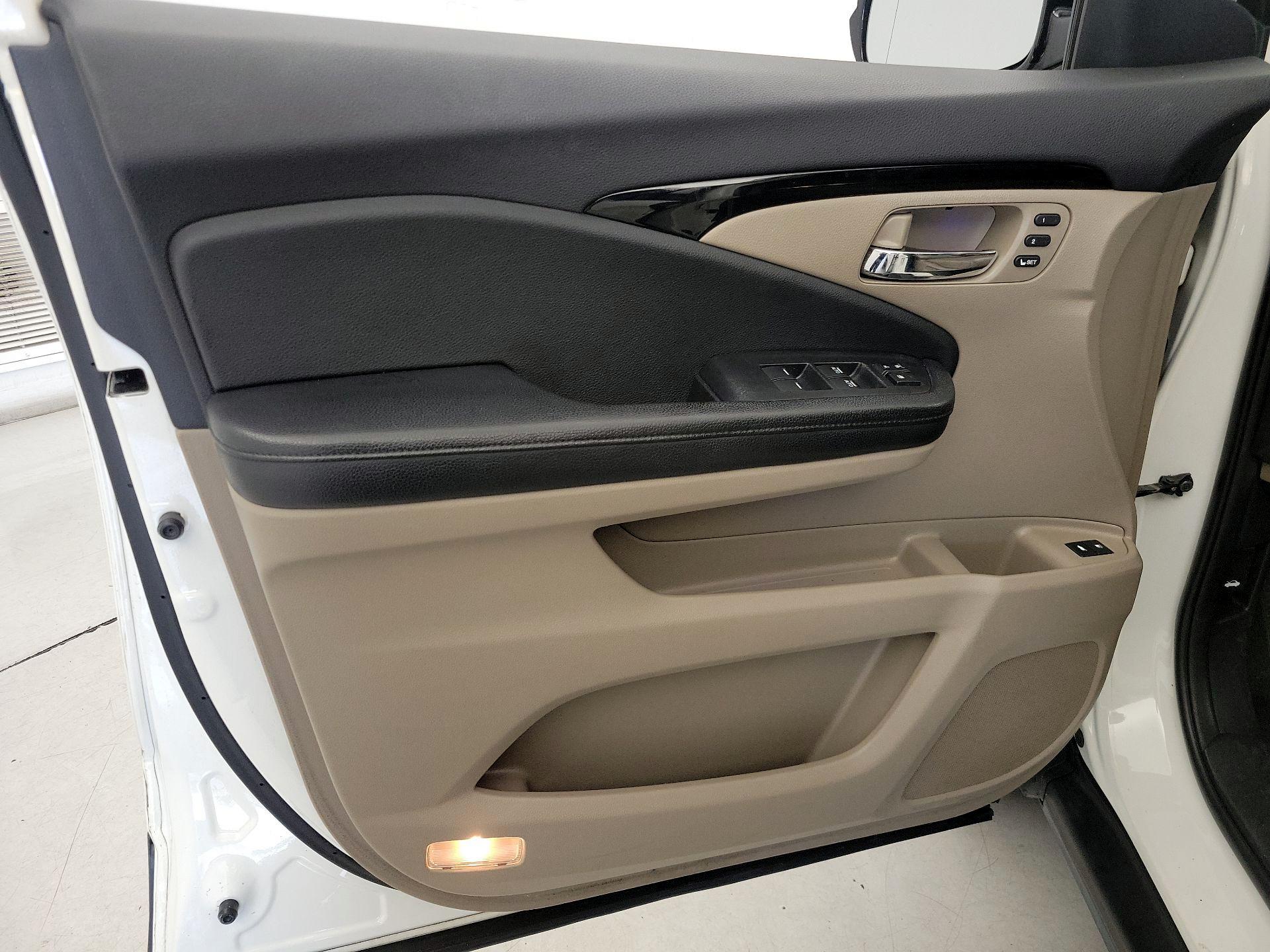 Thumbnail: 2016 Honda Pilot - 12