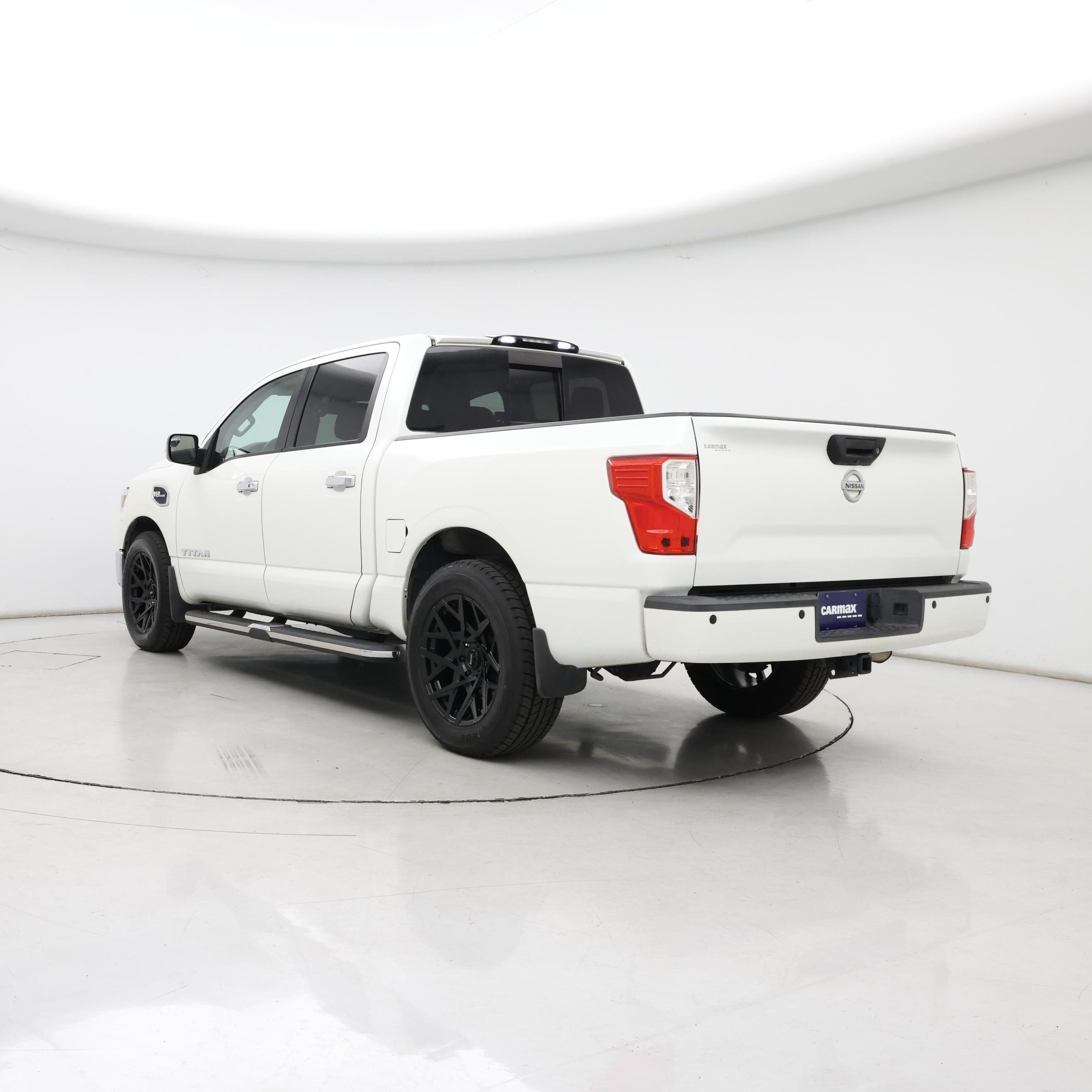Thumbnail: 2017 Nissan Titan - 2