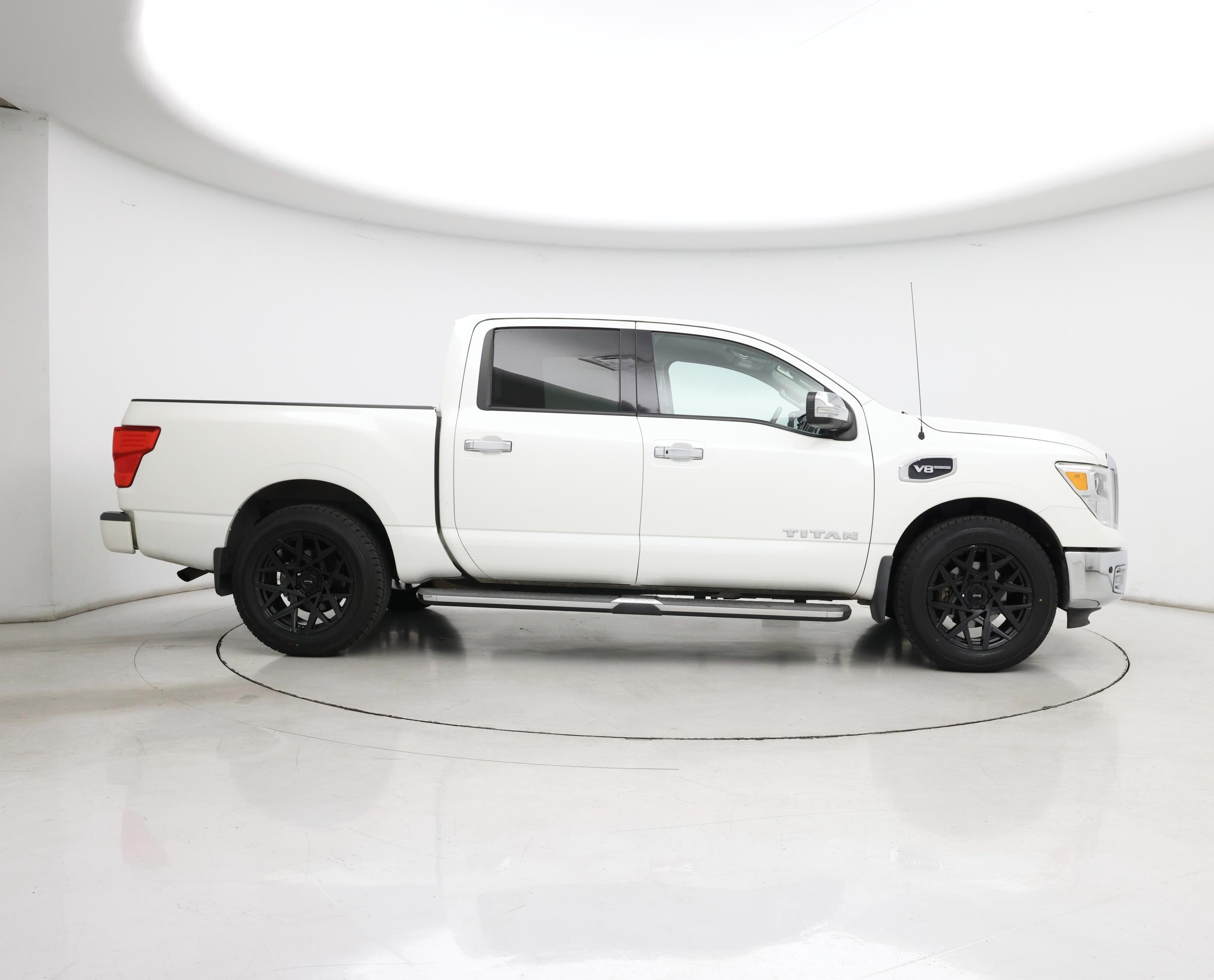 Thumbnail: 2017 Nissan Titan - 7