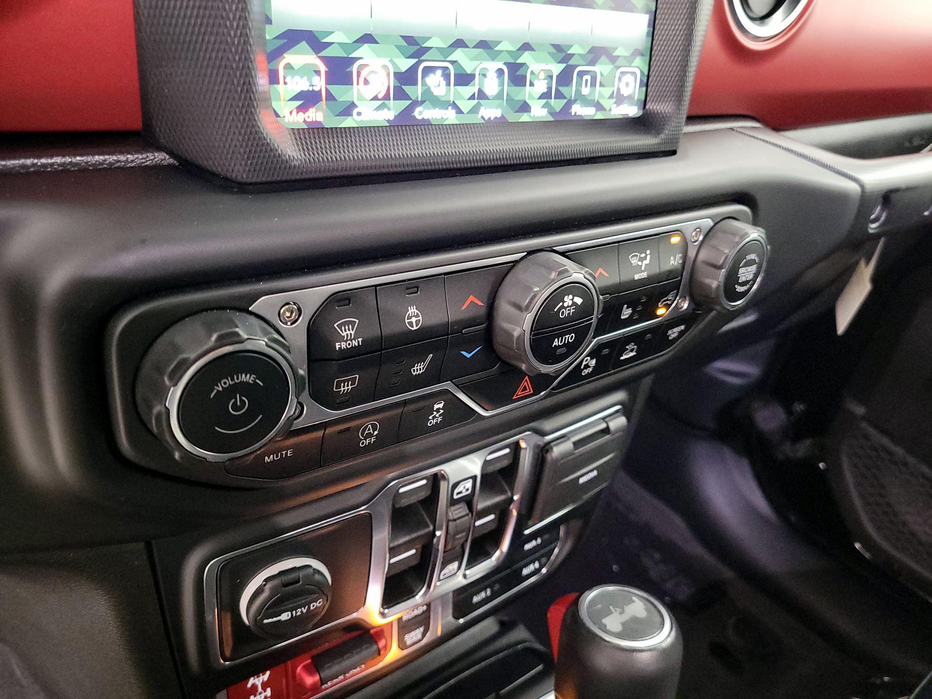 Thumbnail: 2022 Jeep Wrangler - 17