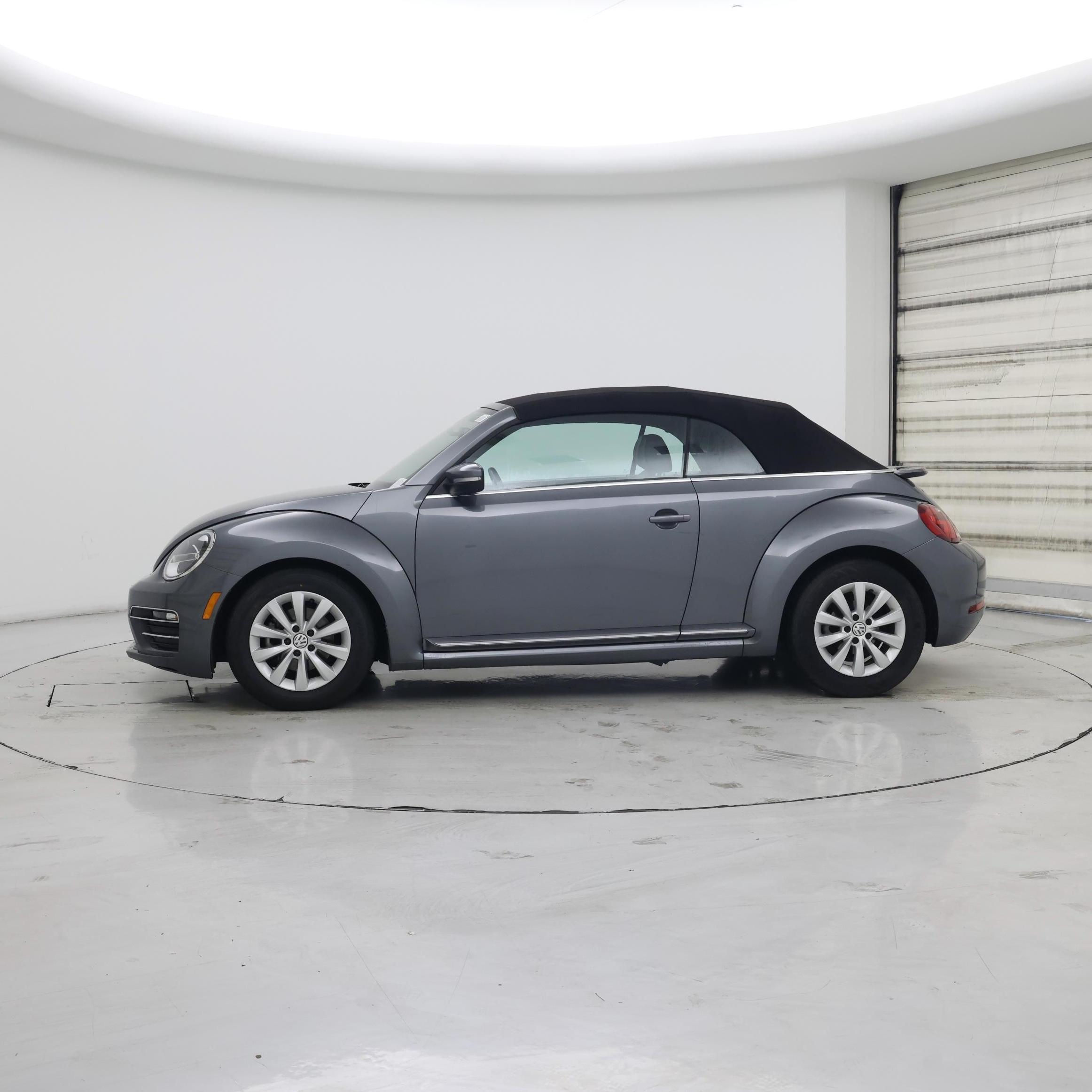 Thumbnail: 2018 Volkswagen Beetle - 3