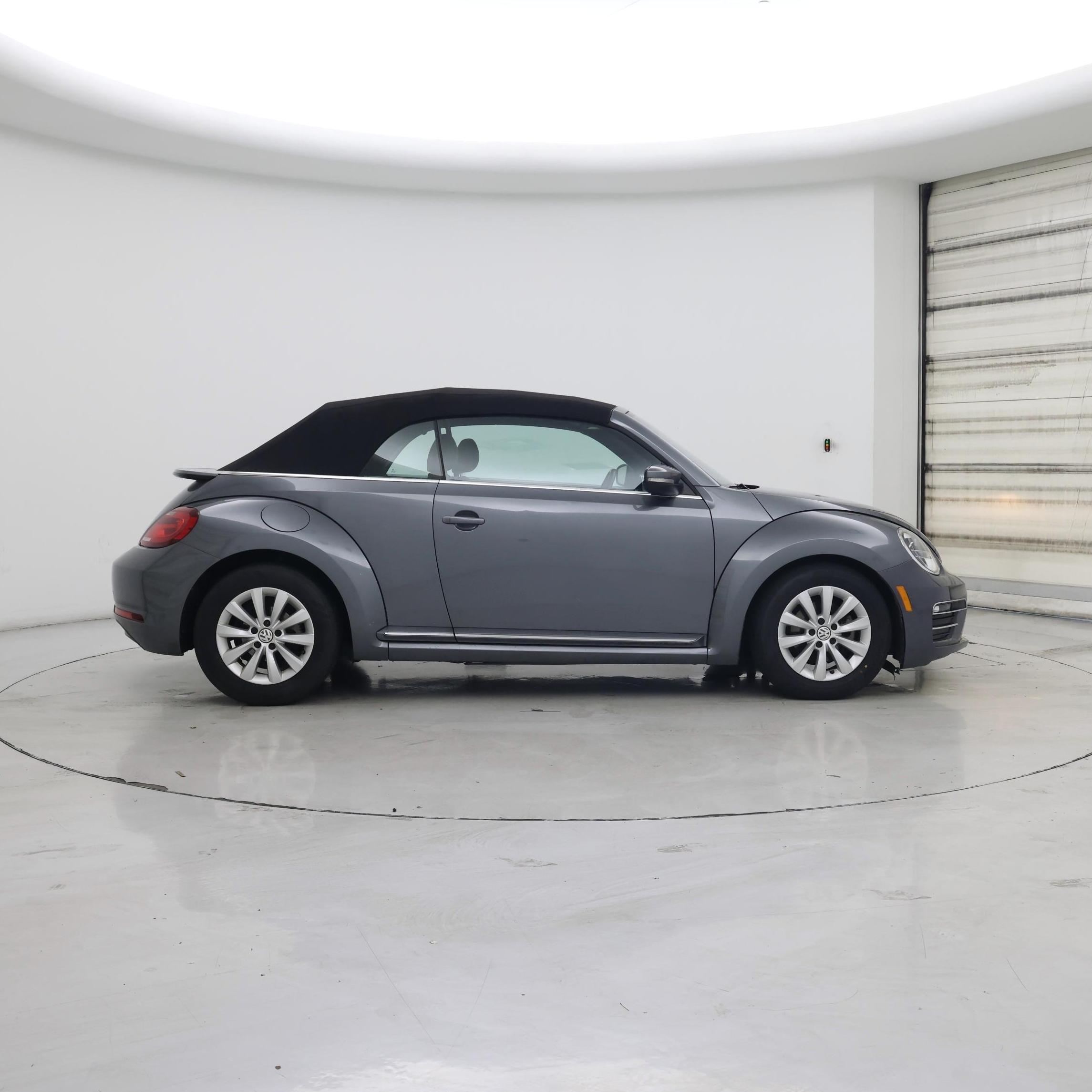 Thumbnail: 2018 Volkswagen Beetle - 7