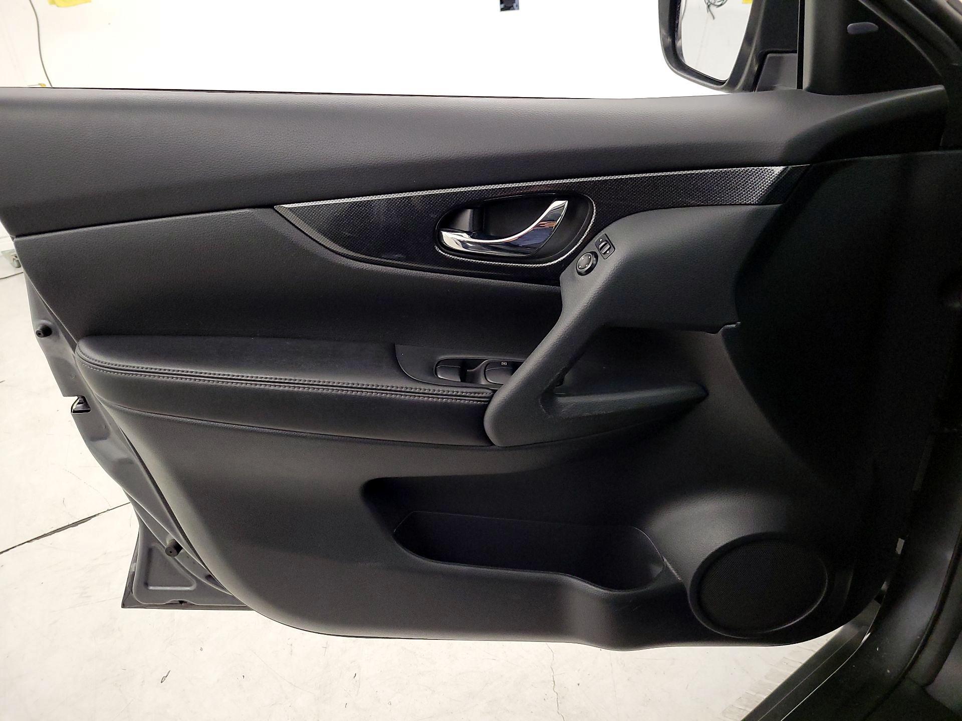 Thumbnail: 2016 Nissan Rogue - 12