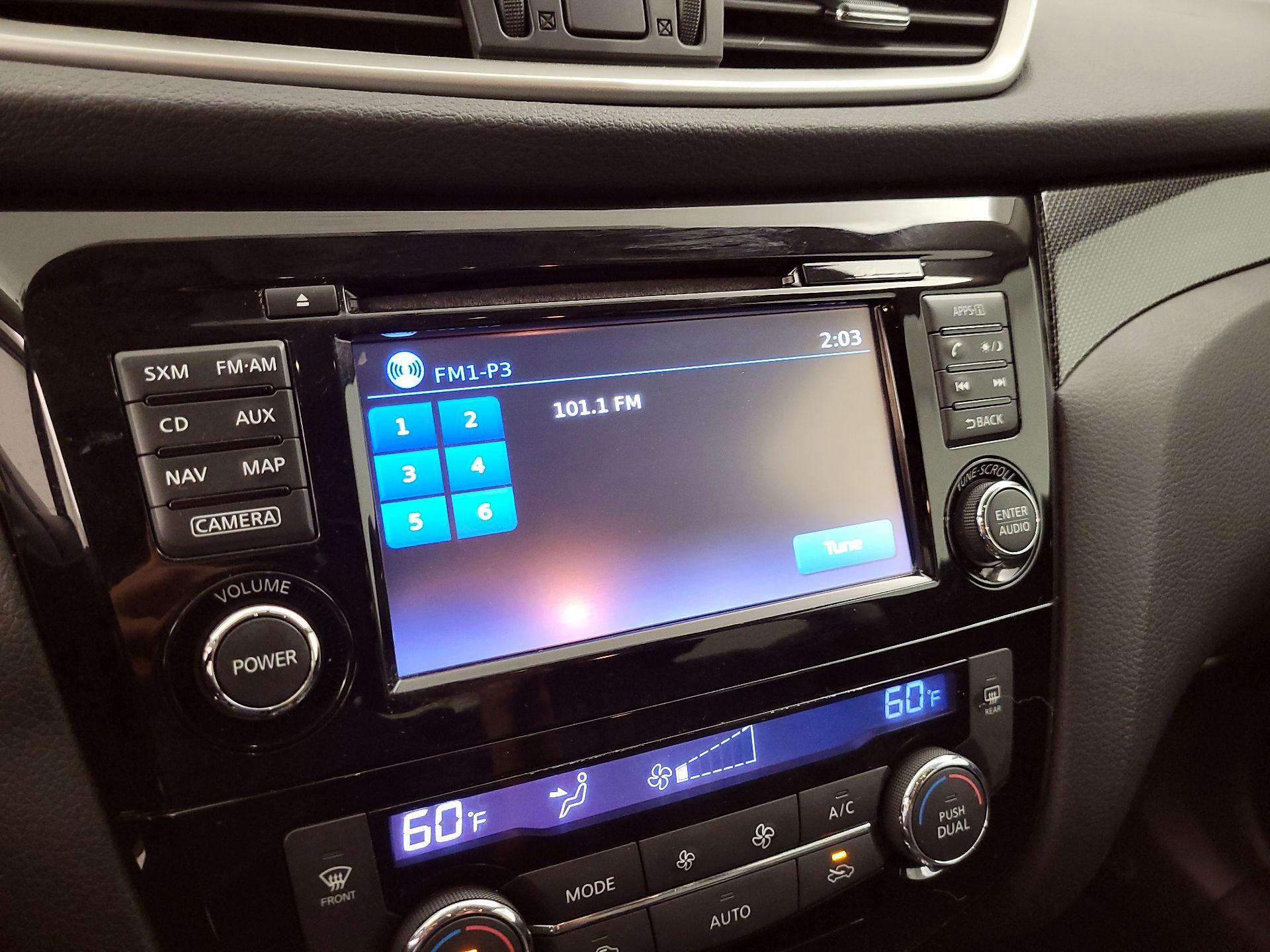 Thumbnail: 2016 Nissan Rogue - 16