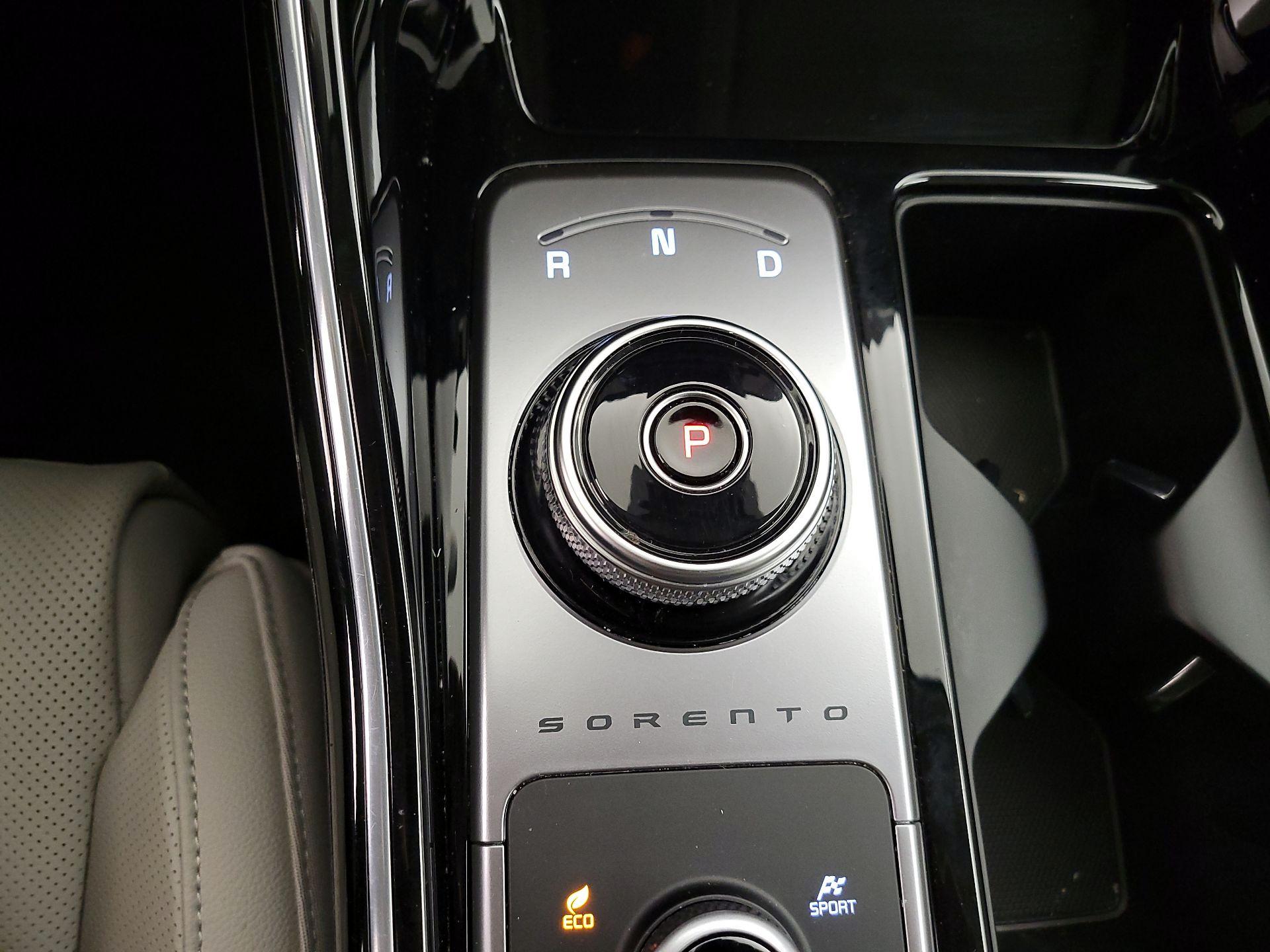 Thumbnail: 2023 Kia Sorento - 18
