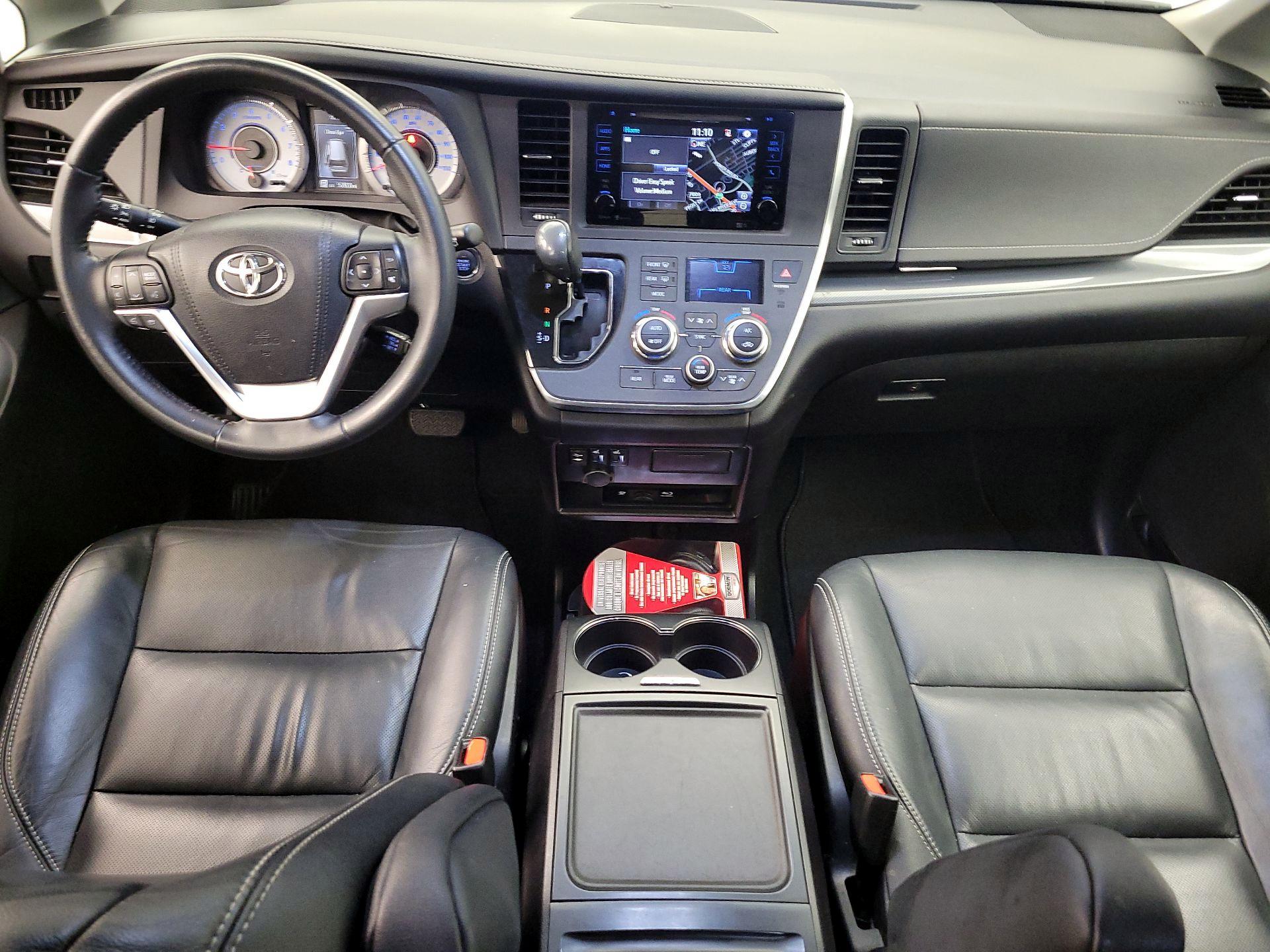 Thumbnail: 2015 Toyota Sienna - 9