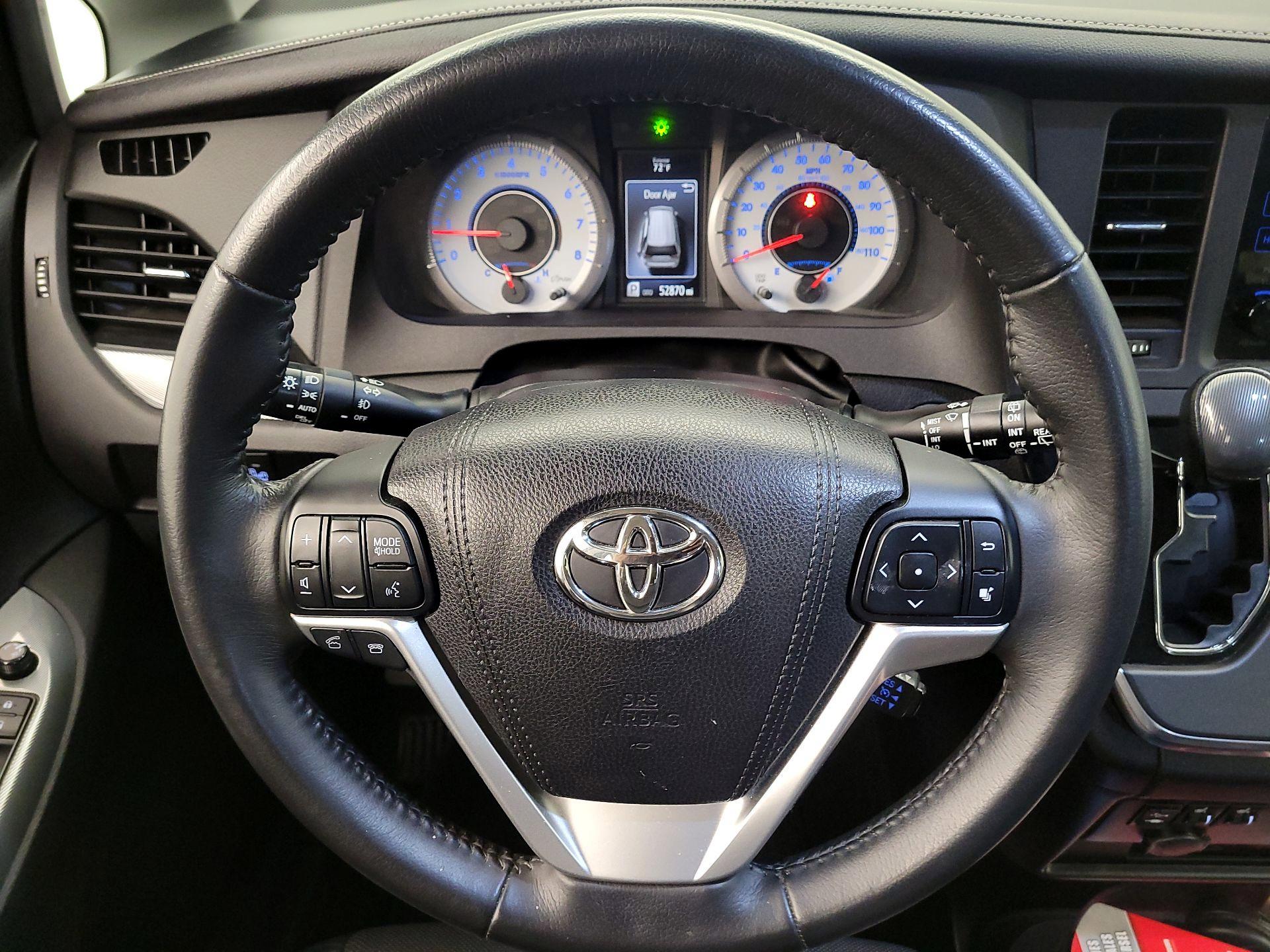 Thumbnail: 2015 Toyota Sienna - 10