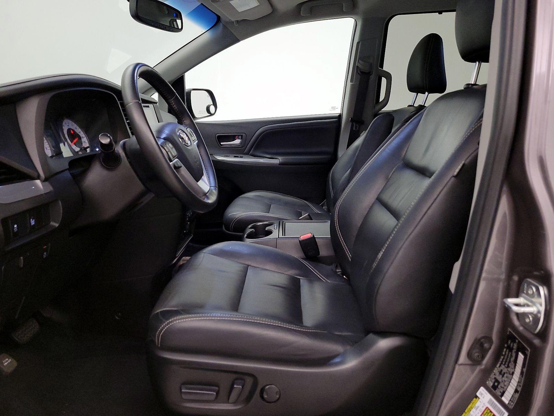 Thumbnail: 2015 Toyota Sienna - 11