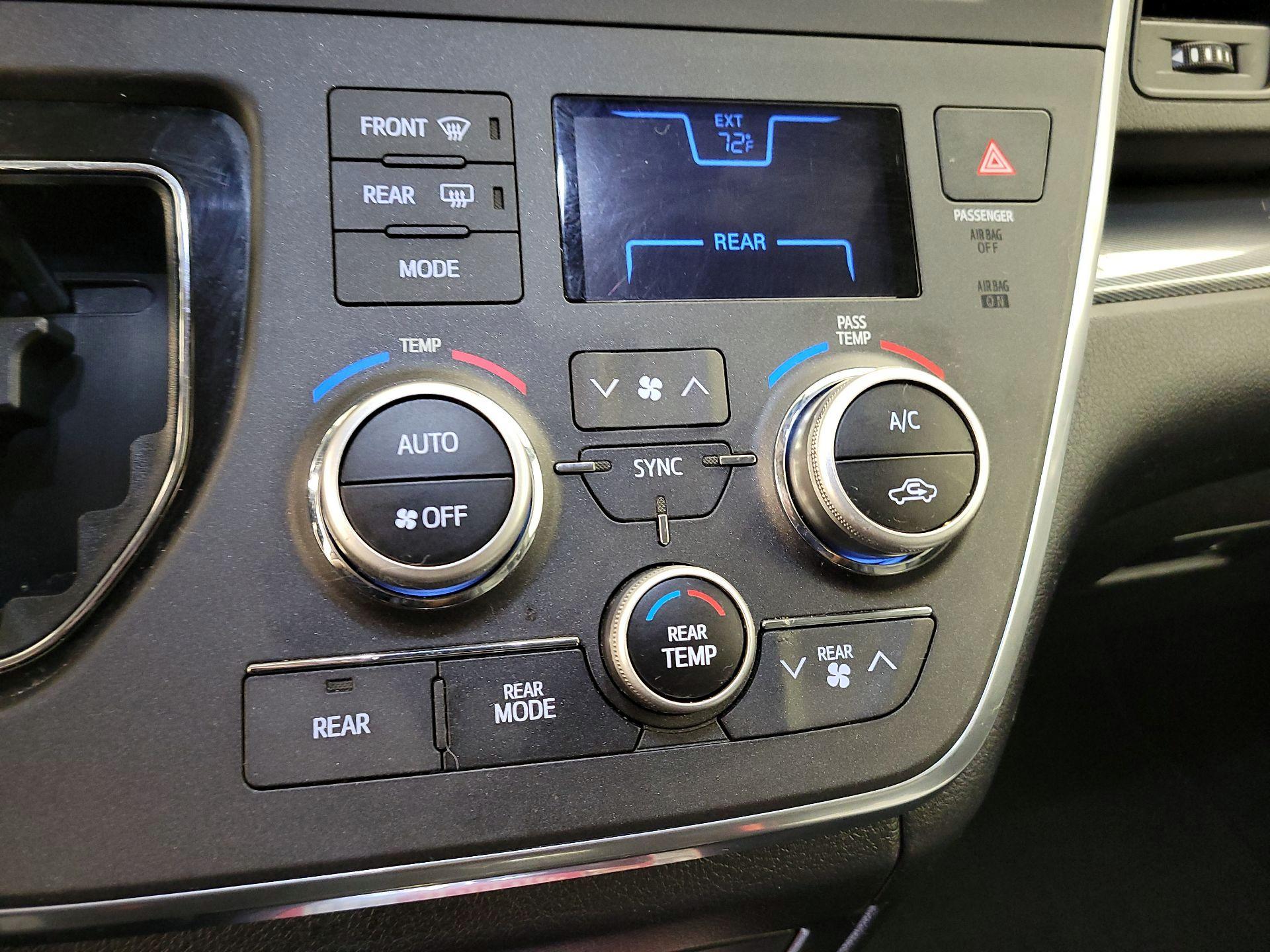 Thumbnail: 2015 Toyota Sienna - 16