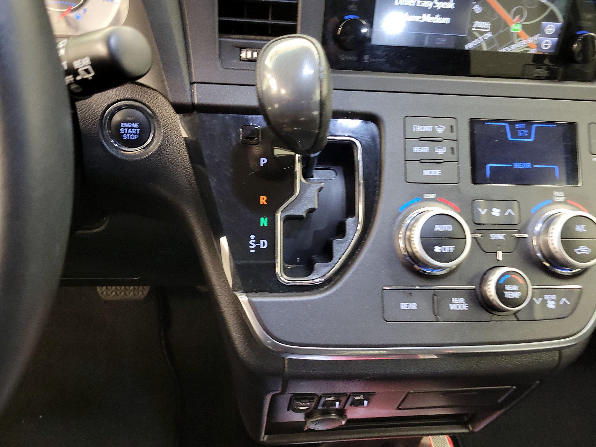 Thumbnail: 2015 Toyota Sienna - 17